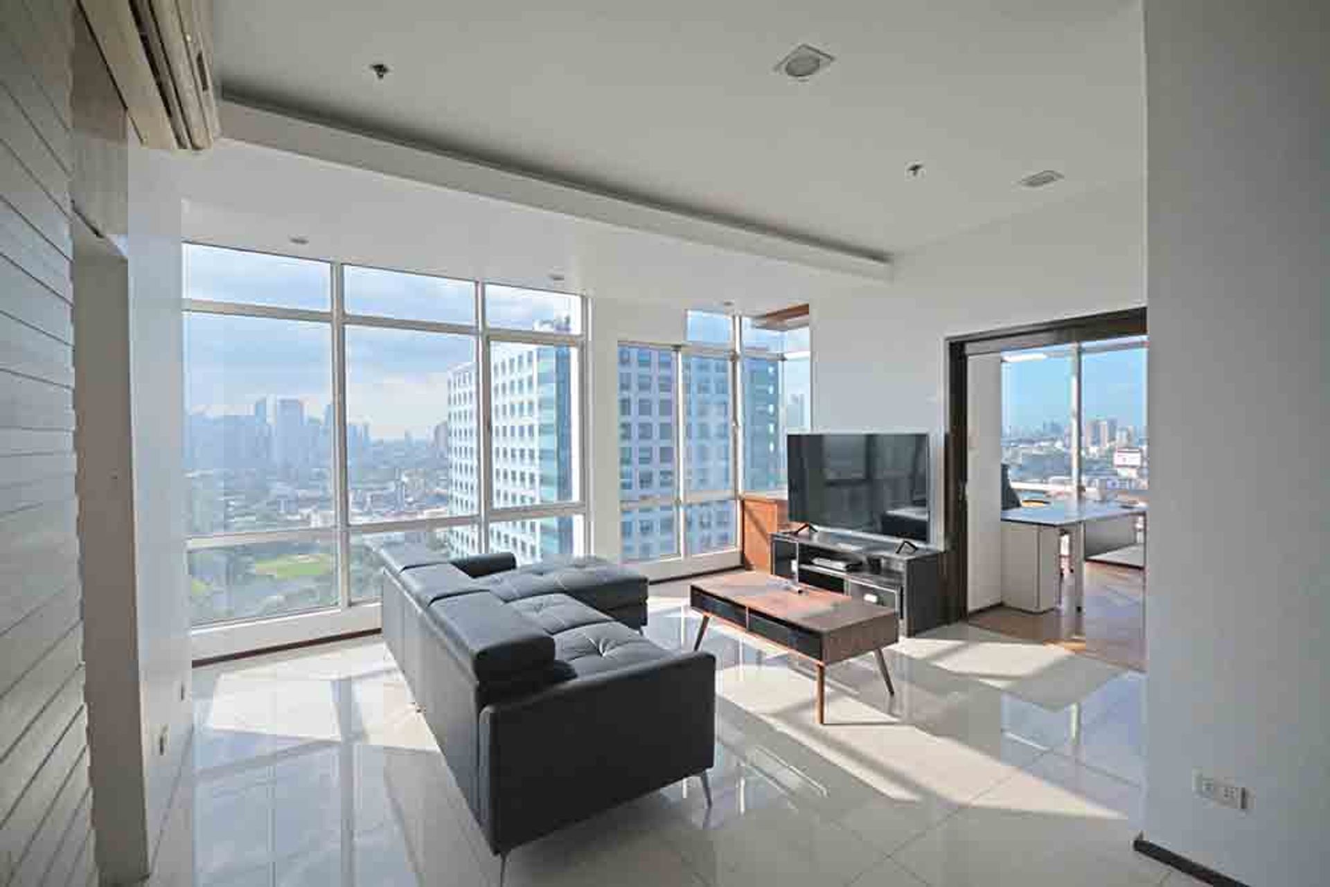 Condominium in Pinagkaisahan, Makati 11155091