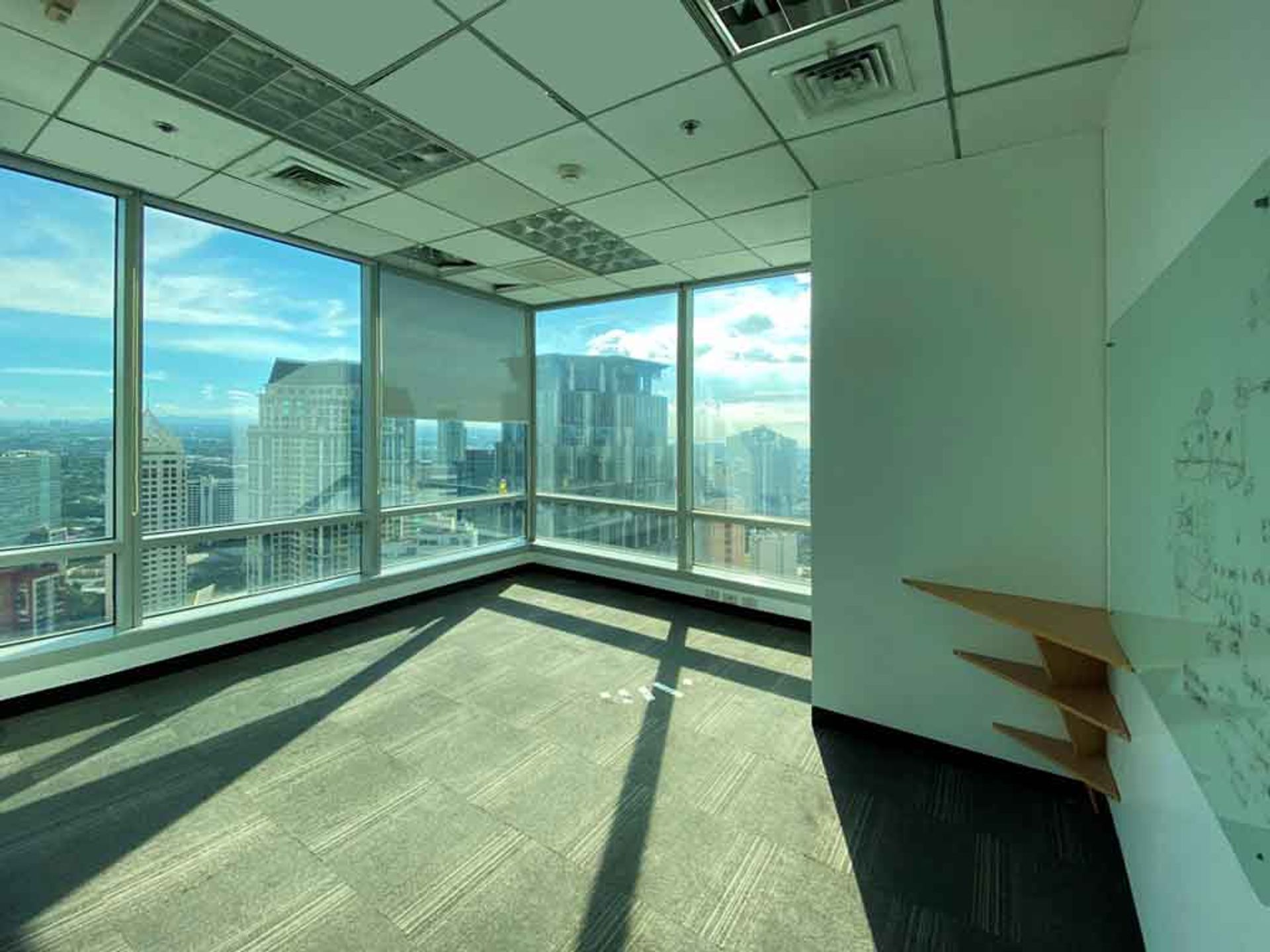 Büro im Urdaneta, Makati 11155495