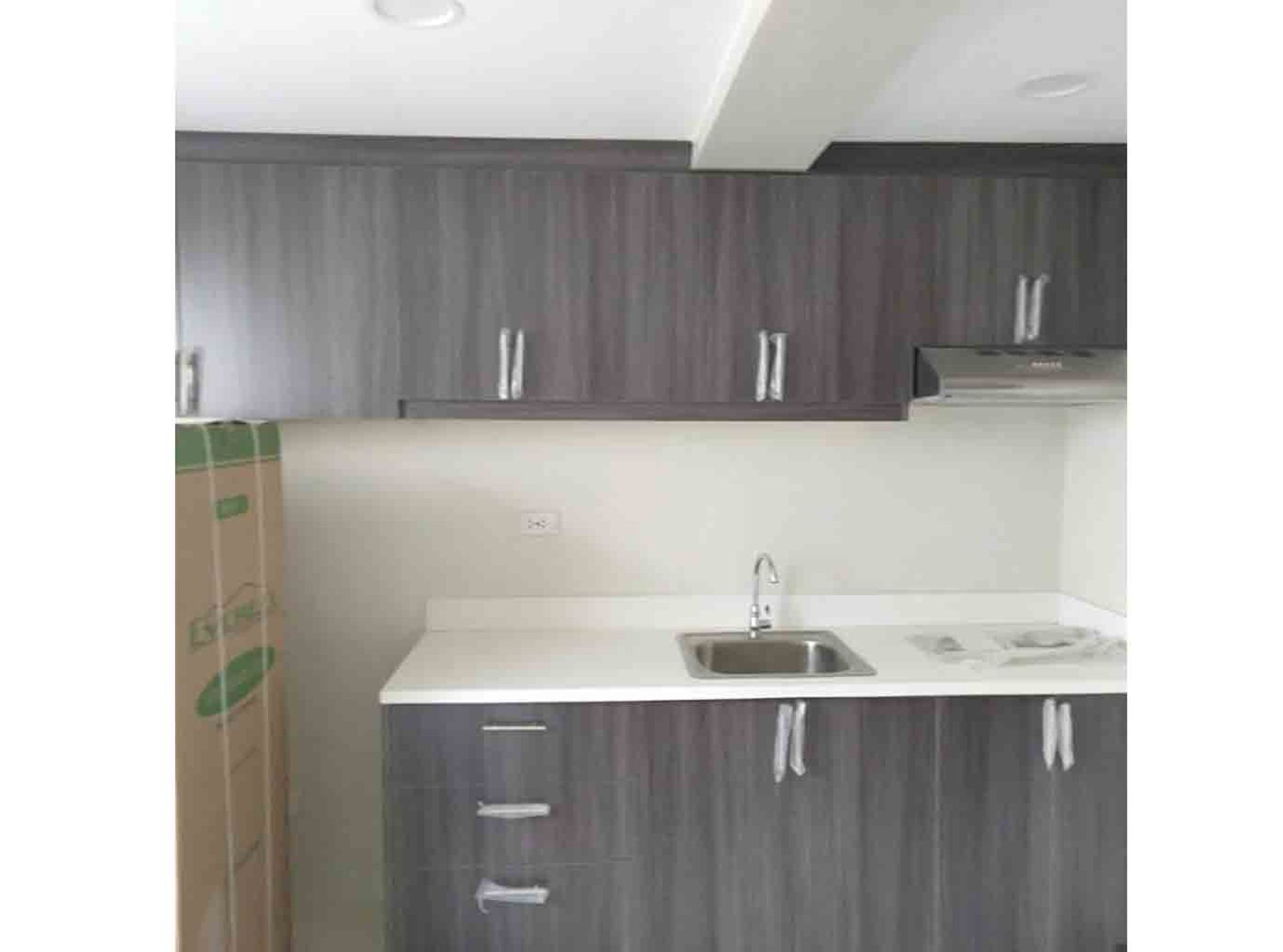 Condominium in Valencia, Quezon 11155510