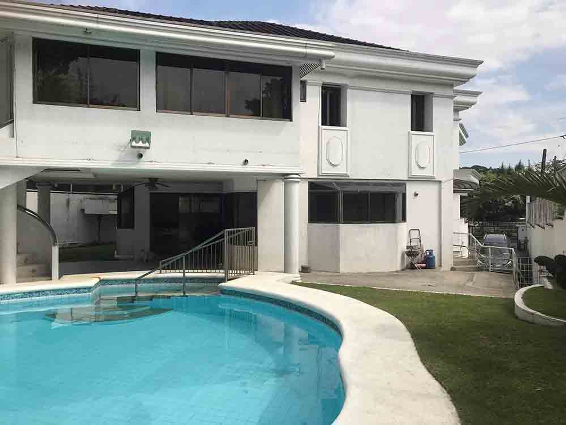 Hus i Almanza Uno, Cavite 11155708