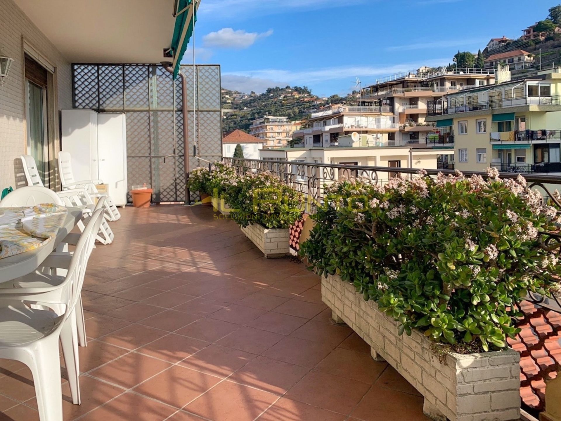 Condominium dans Quiliano, Ligurie 11157407