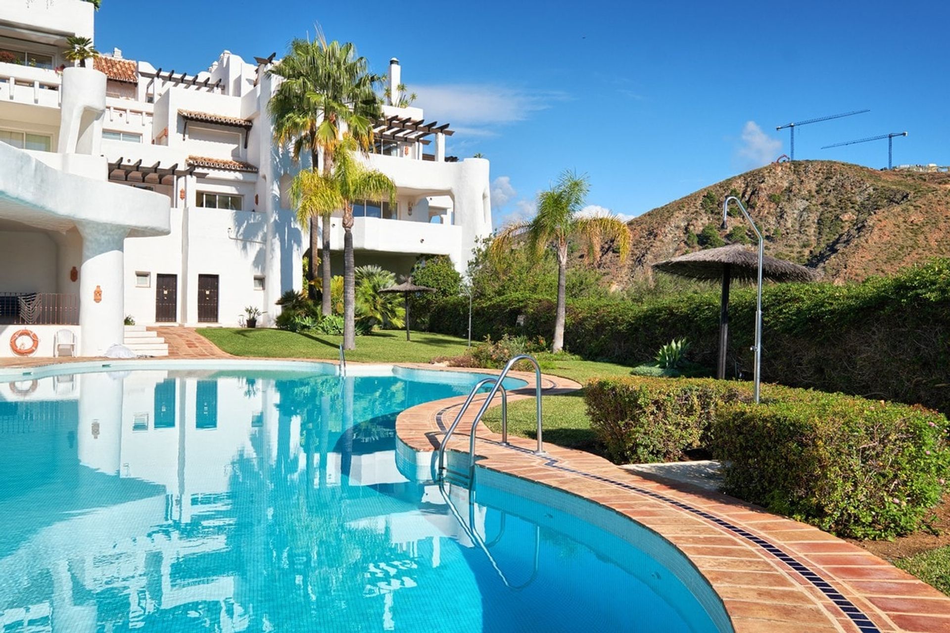 Condominium in Benahavis, Andalusia 11157788