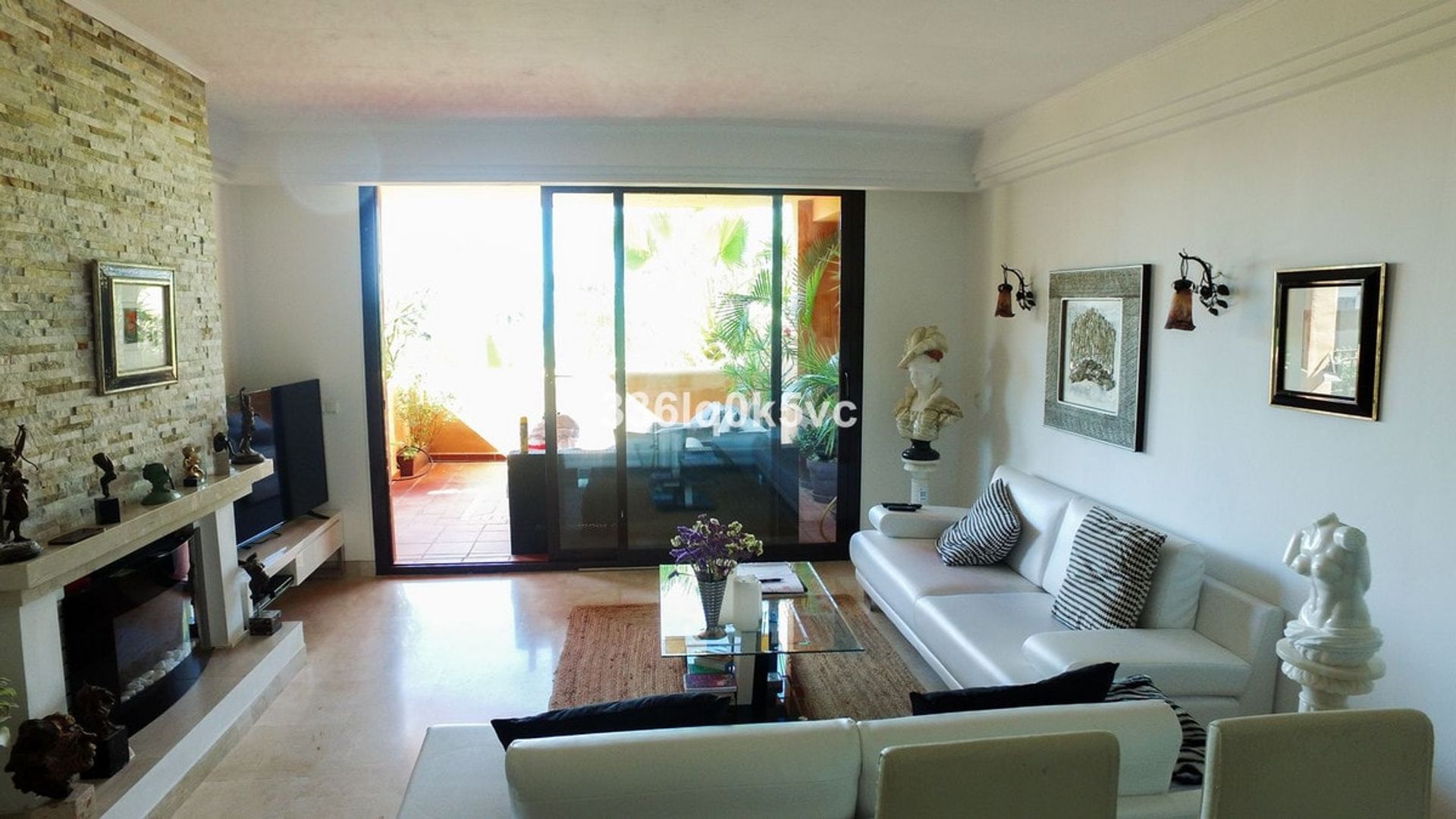 Condominium in Benahavis, Andalusia 11157996