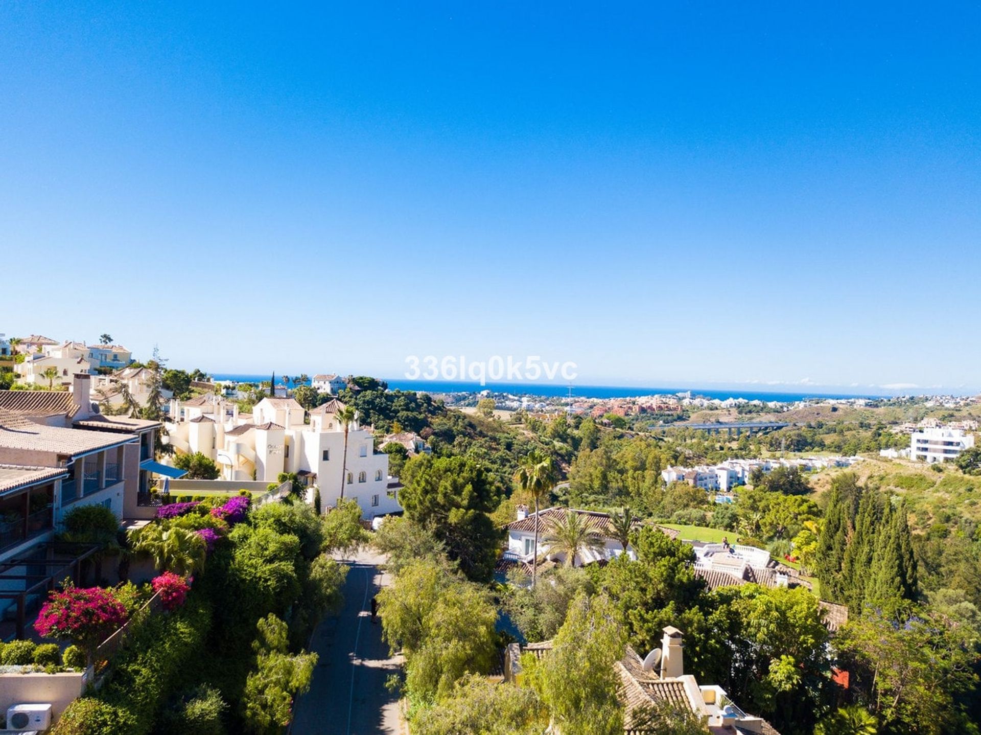 Condominium in Benahavis, Andalusia 11157996