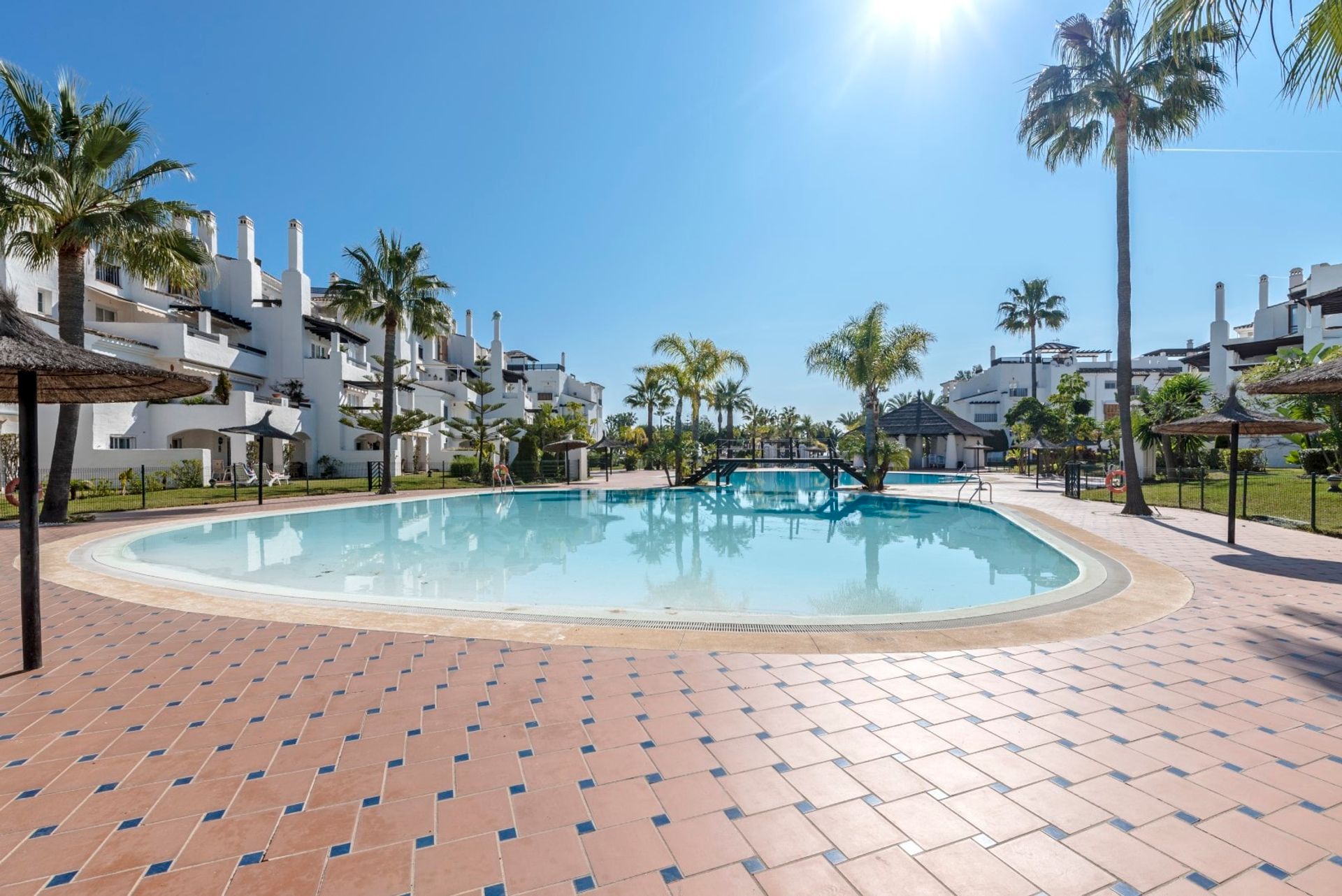 Condominium in San Pedro Alcántara, Andalucía 11158085