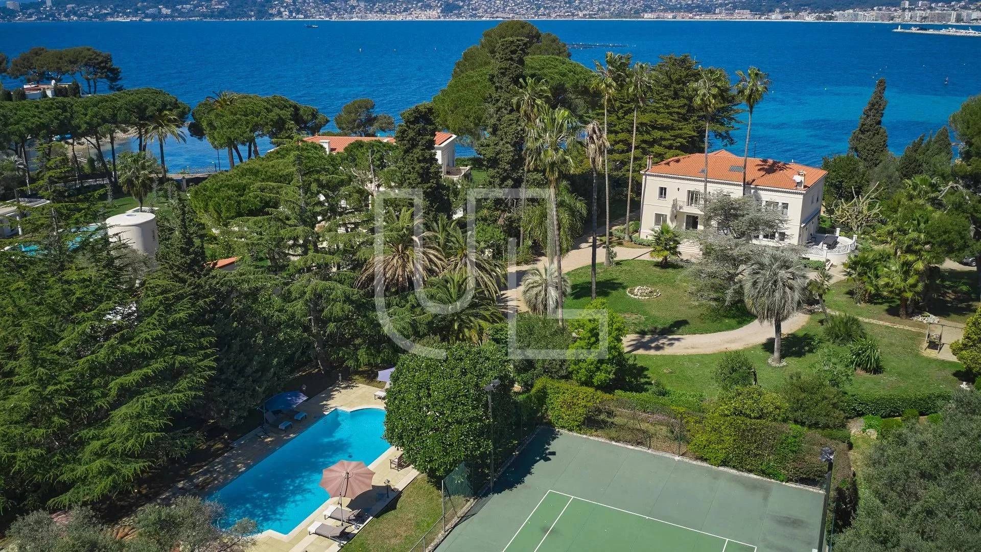 rumah dalam Antibes, Provence-Alpes-Côte d'Azur 11159683