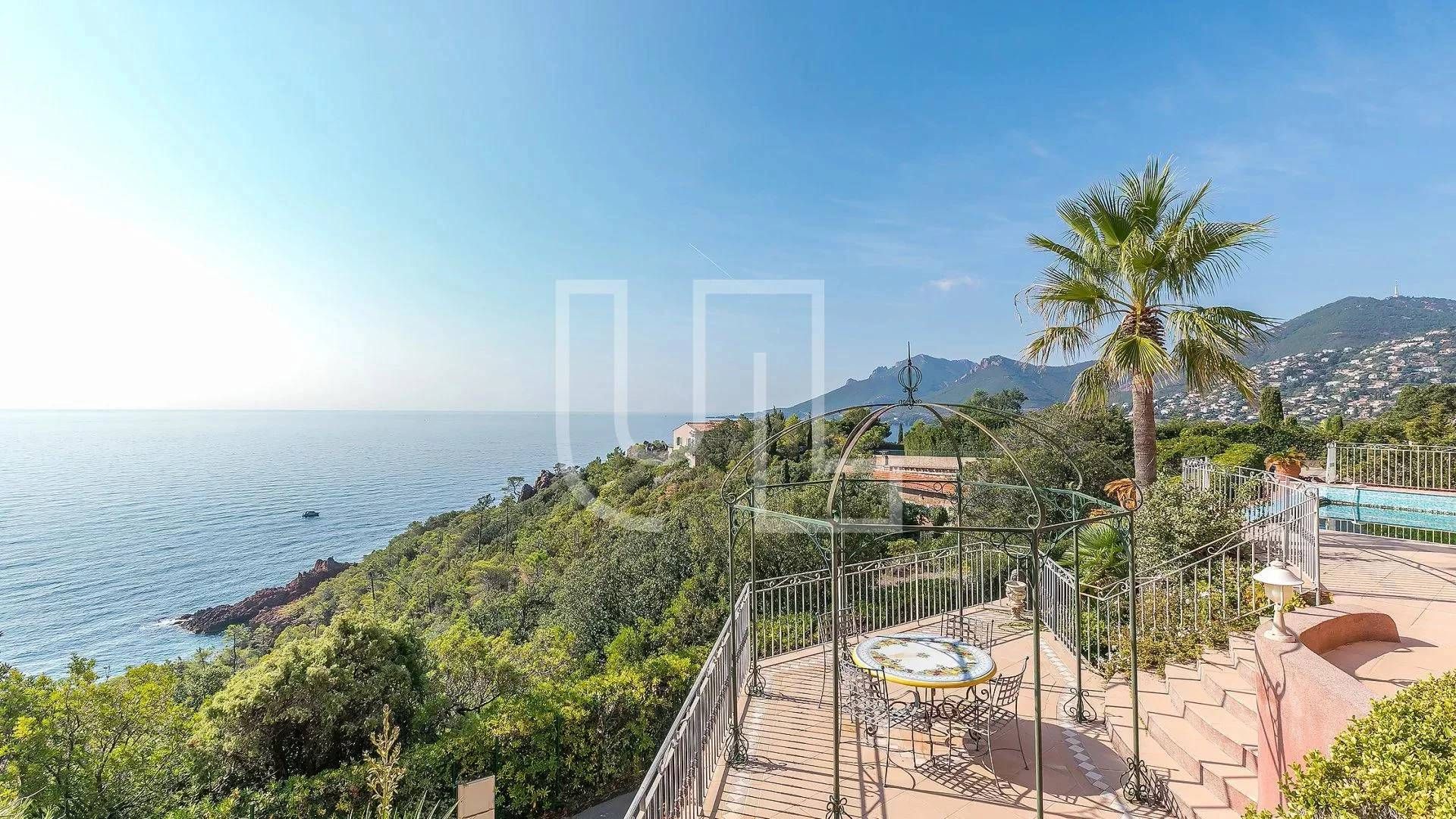 Talo sisään Théoule-sur-Mer, Provence-Alpes-Côte d'Azur 11159687