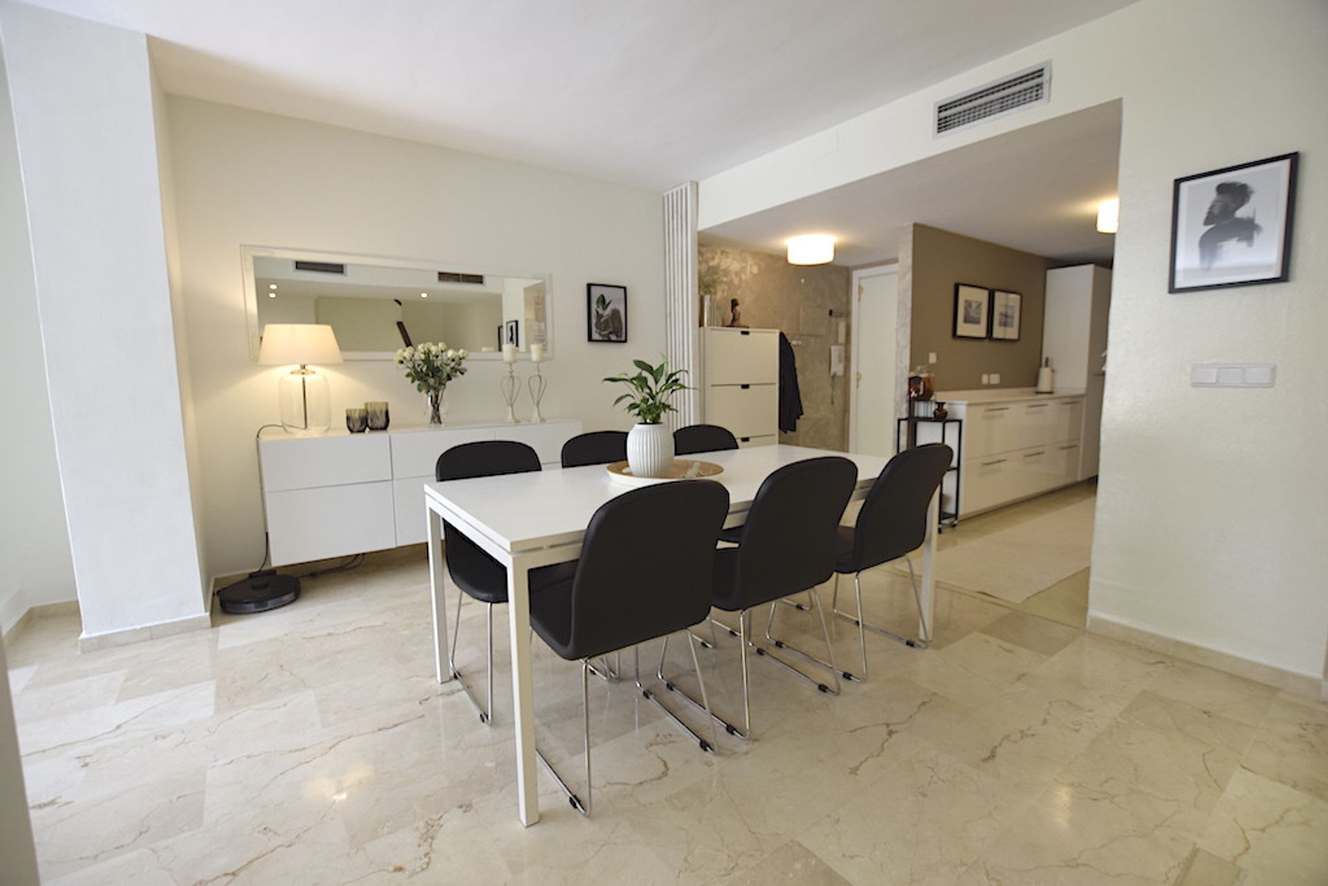 Condominium in Marbella, Andalucía 11160006