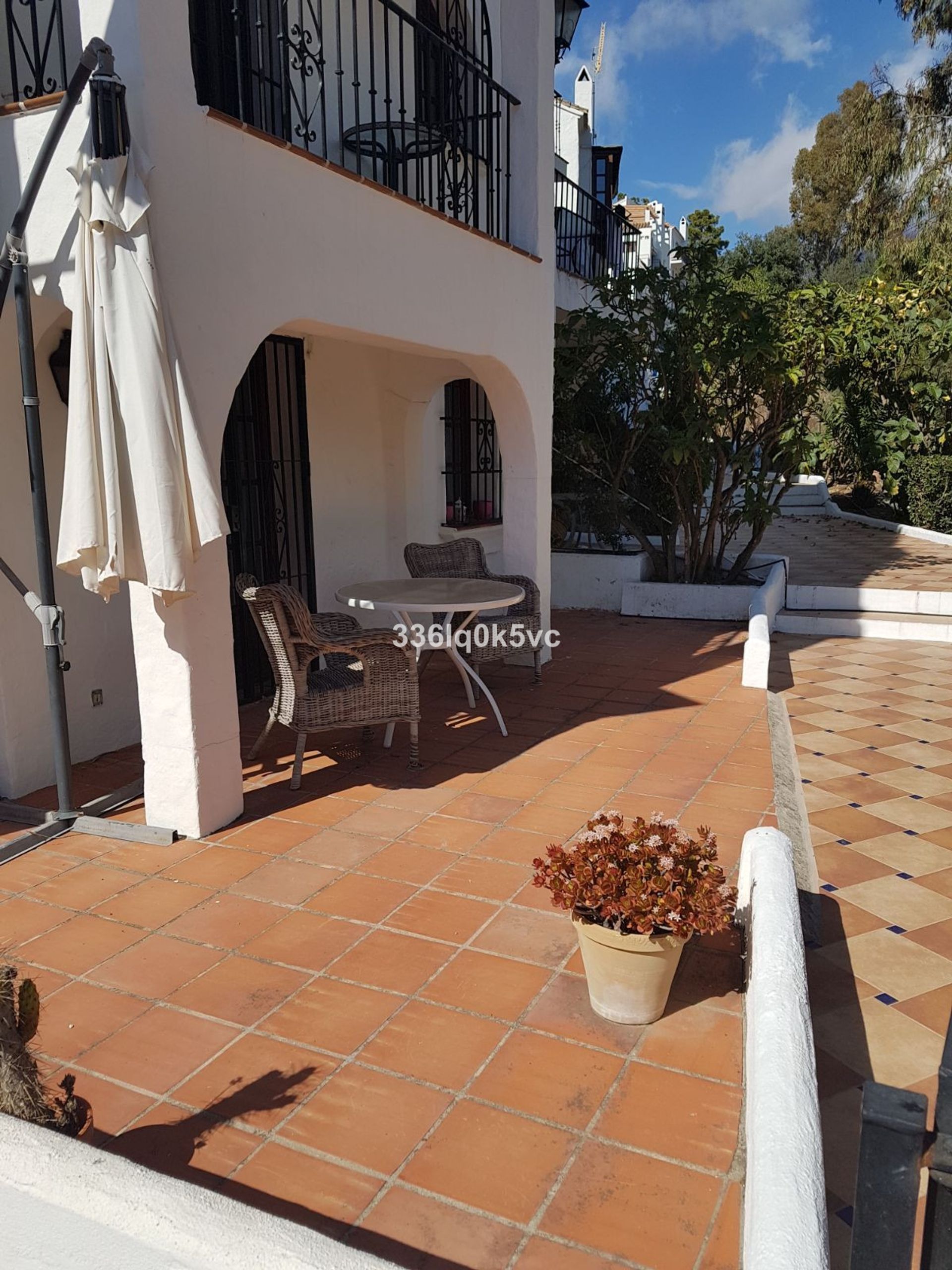 Condominium in Benahavis, Andalusia 11166884