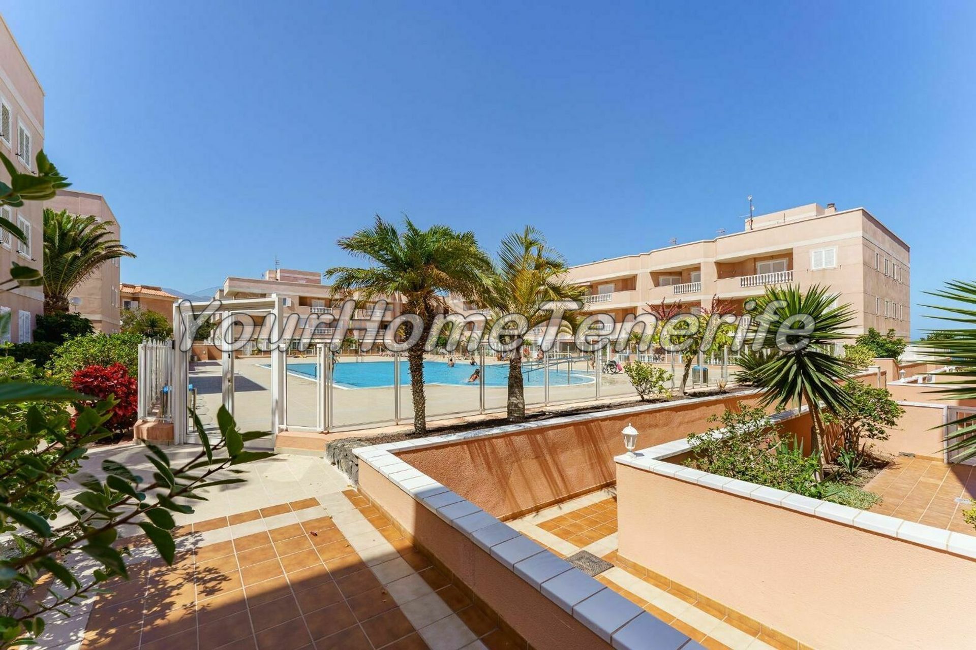 Condominium in Arona, Canarias 11172907