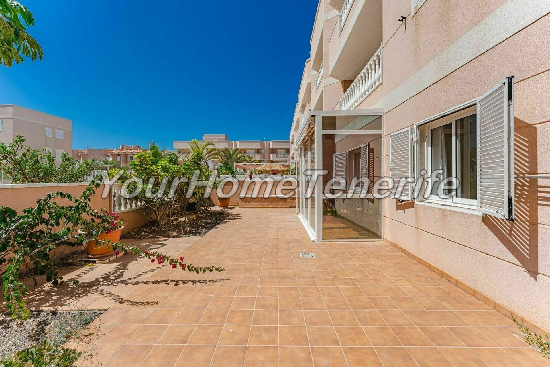 Condominium in Arona, Canarias 11172907