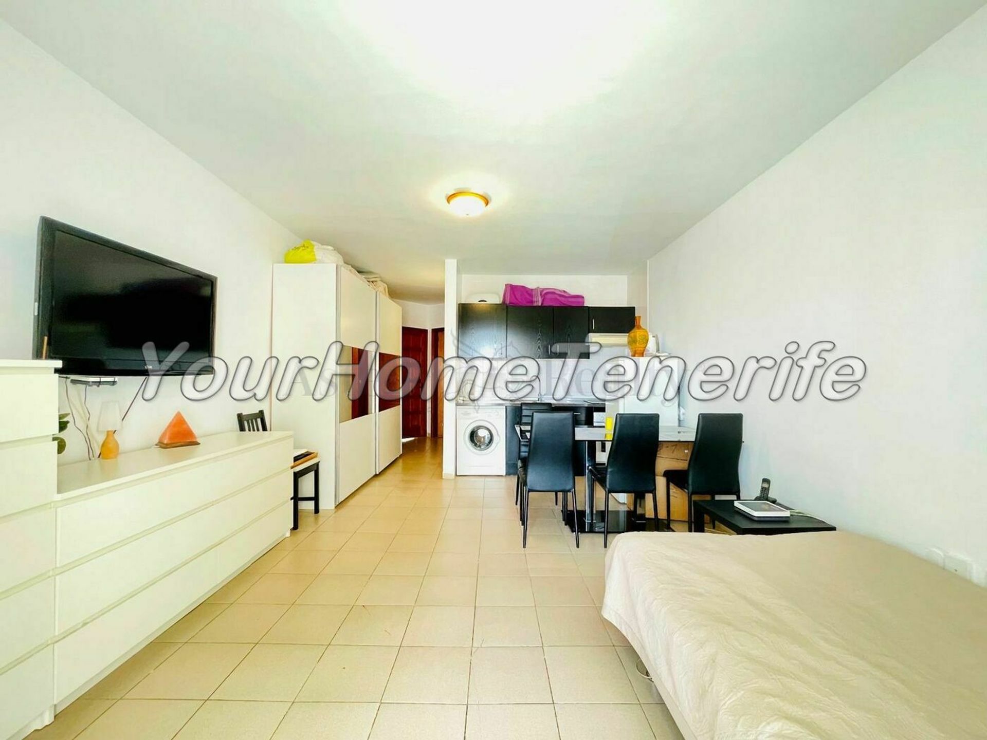 Condominium in Arona, Canarias 11172930