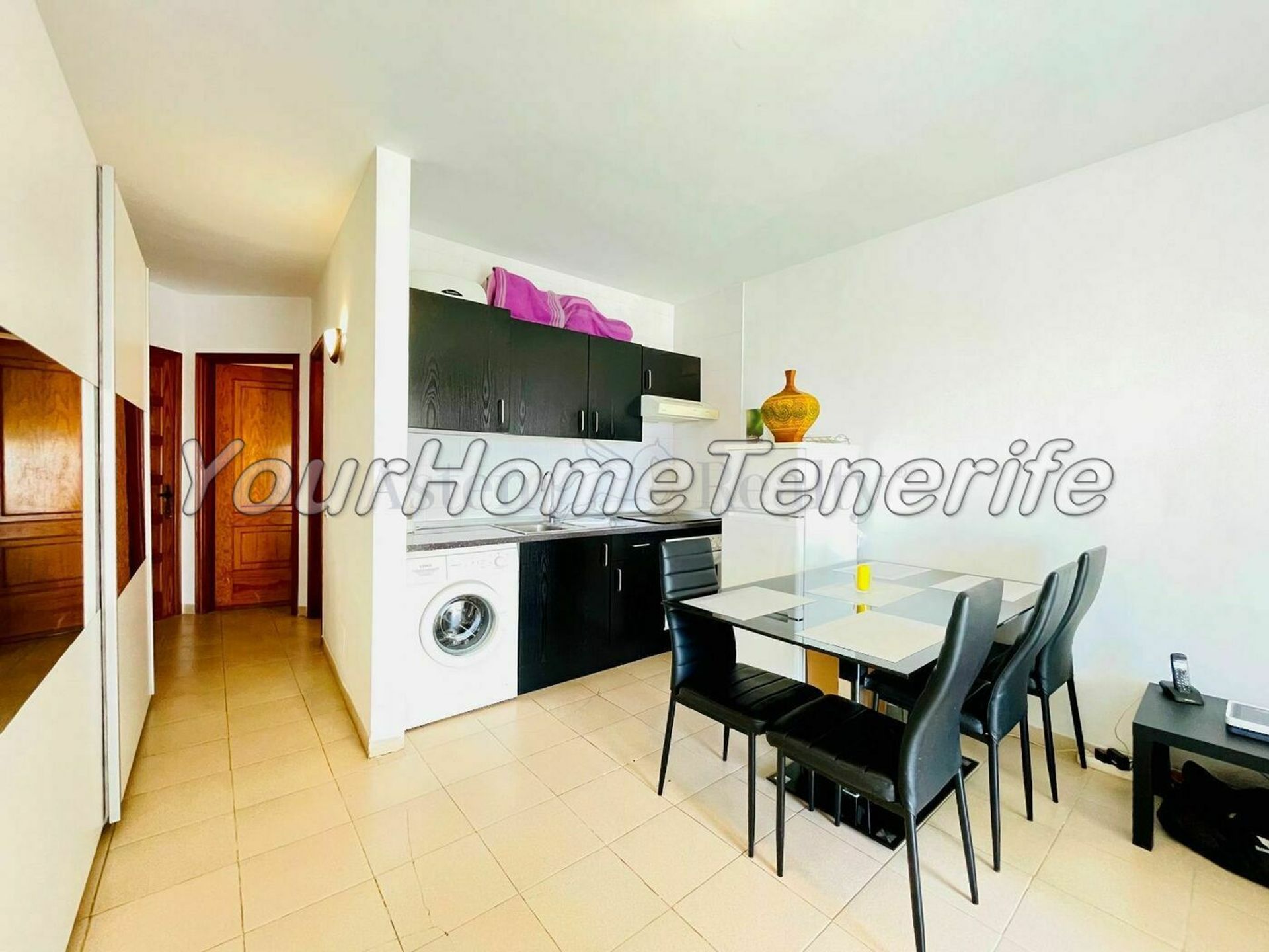 Condominium in Arona, Canarias 11172930