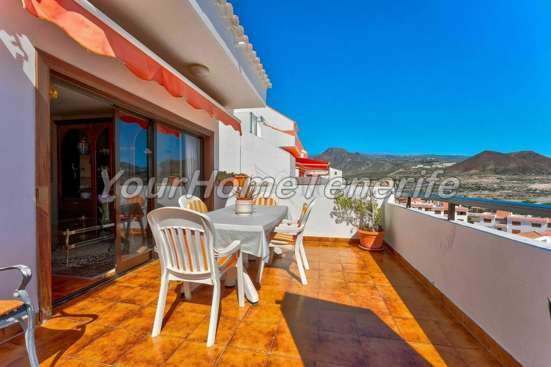 Condominium in Los Cristianos, Canarische eilanden 11172937