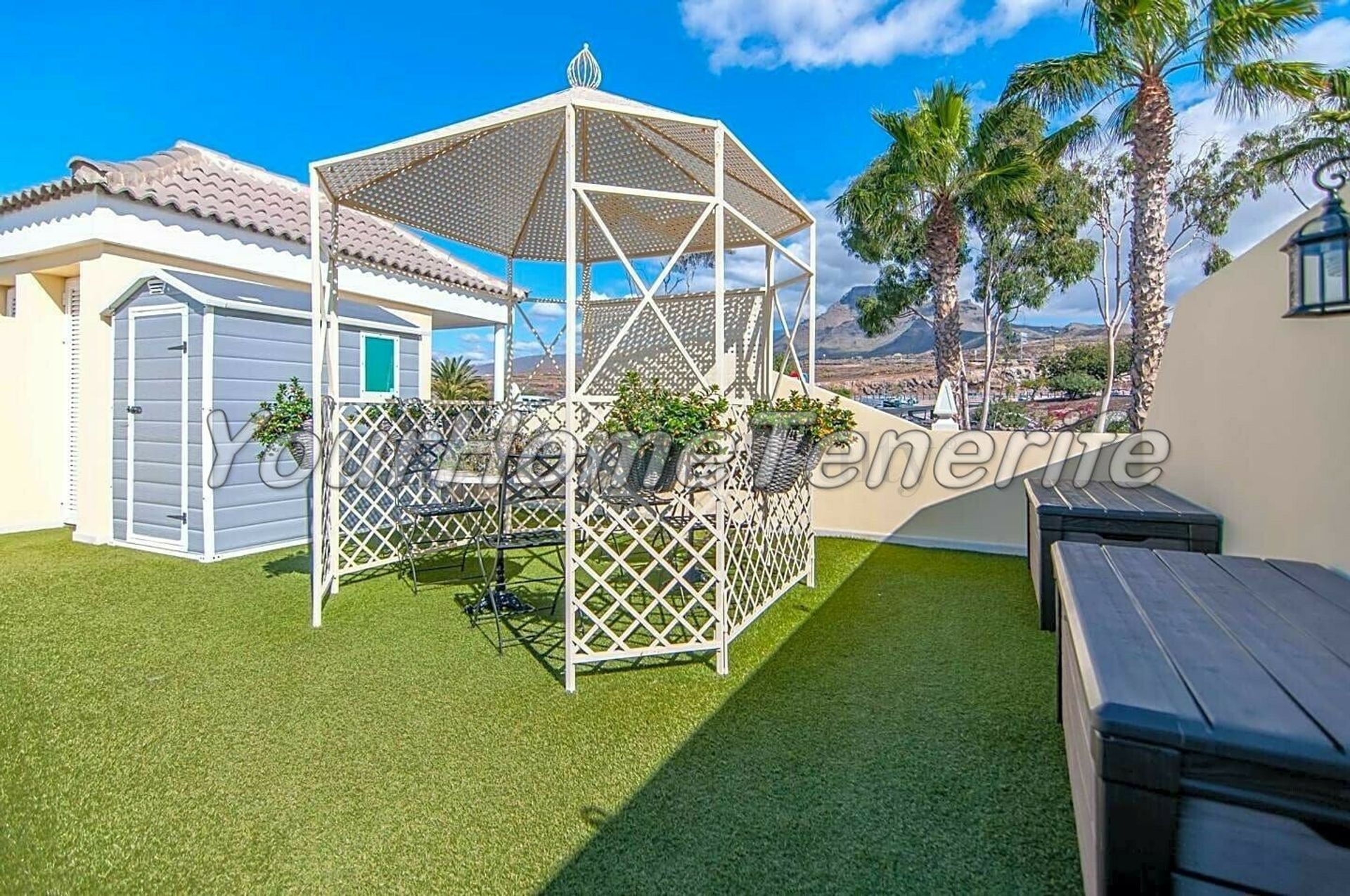 Condominium in Arona, Canarias 11172943