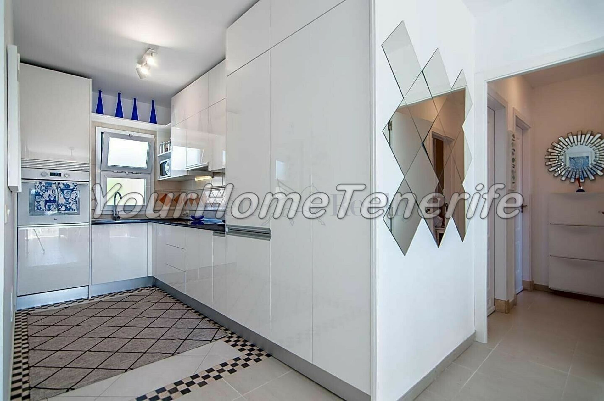 Condominium in Arona, Canarias 11172943