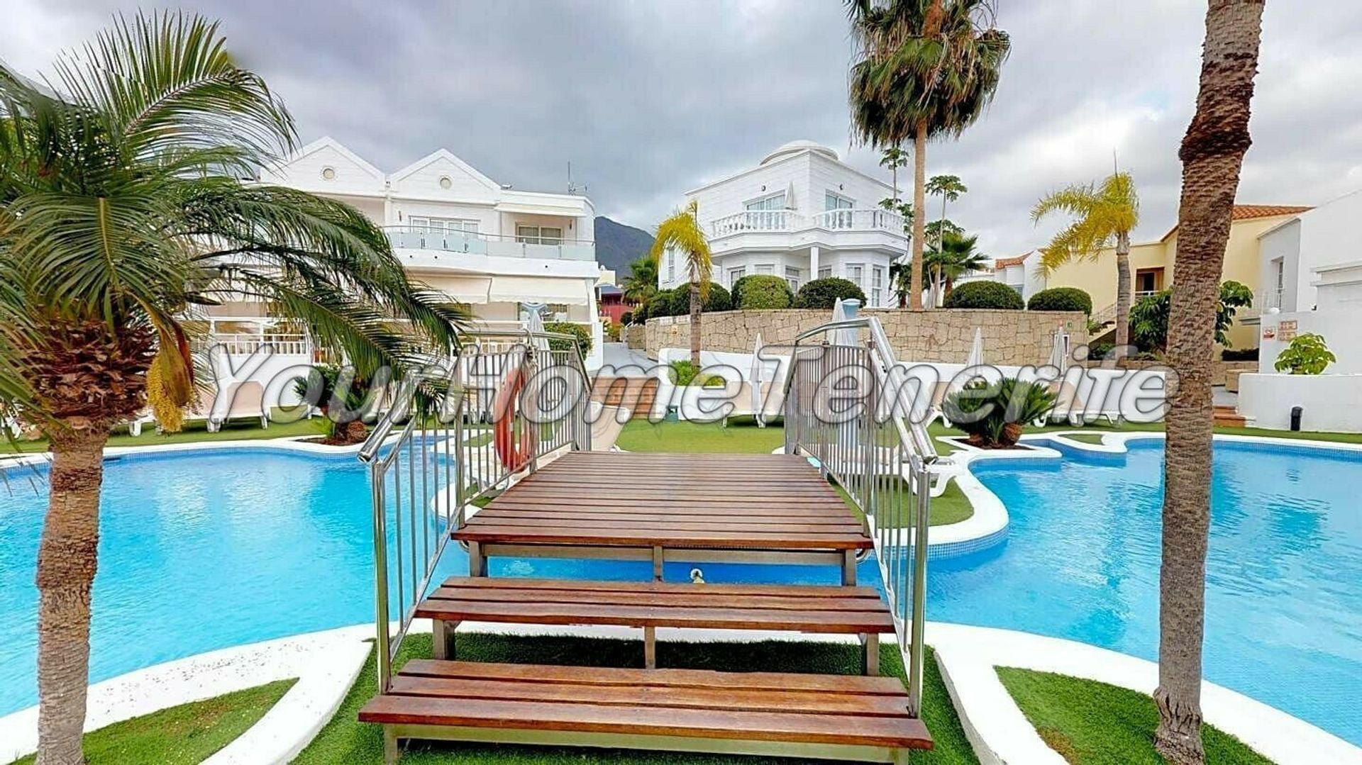 Condominium in Adeje, Canarias 11173551