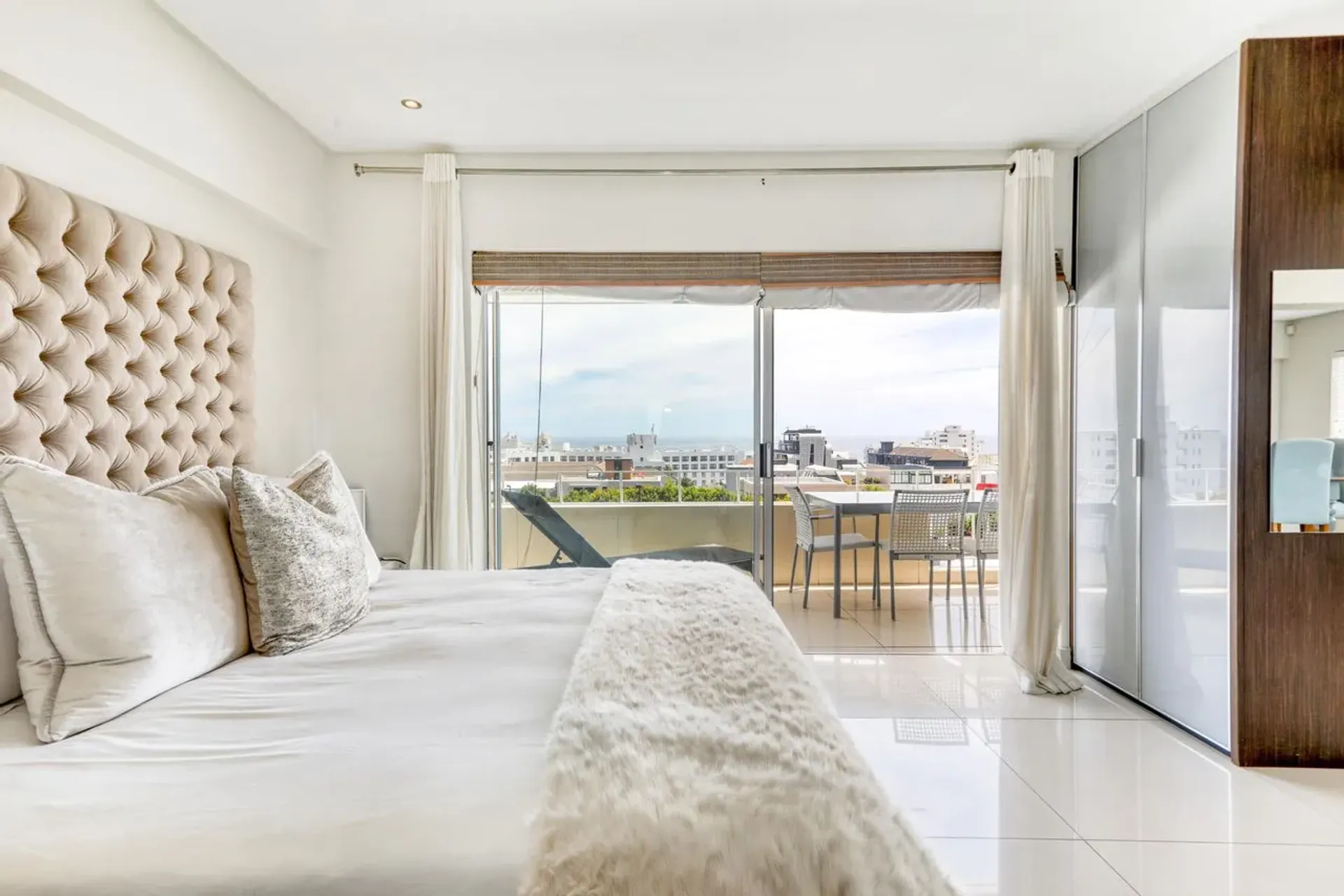 Condominium in Cape Town, 20 Fir Avenue 11173775