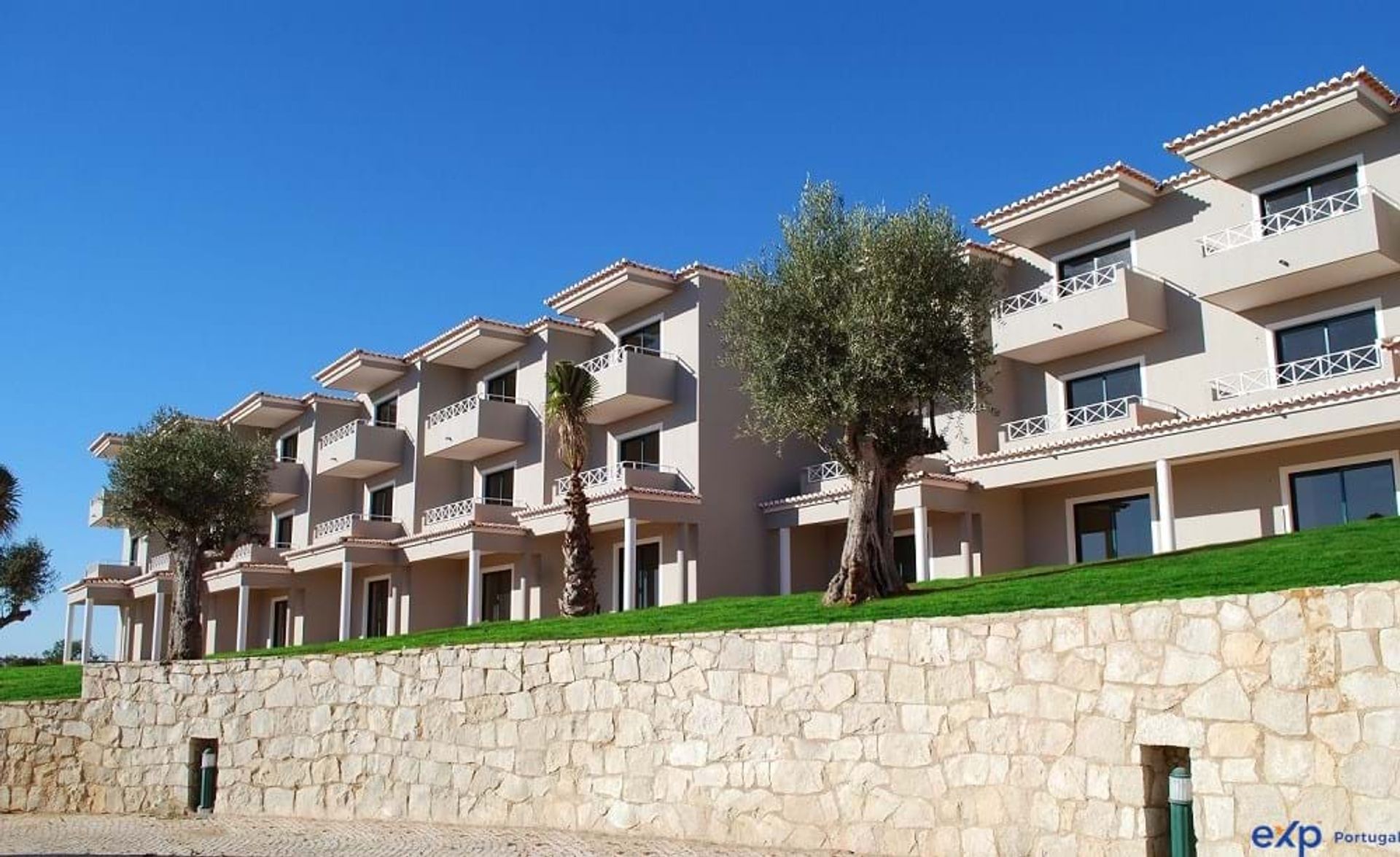 Condominium in Carvoeiro, Faro District 11173808