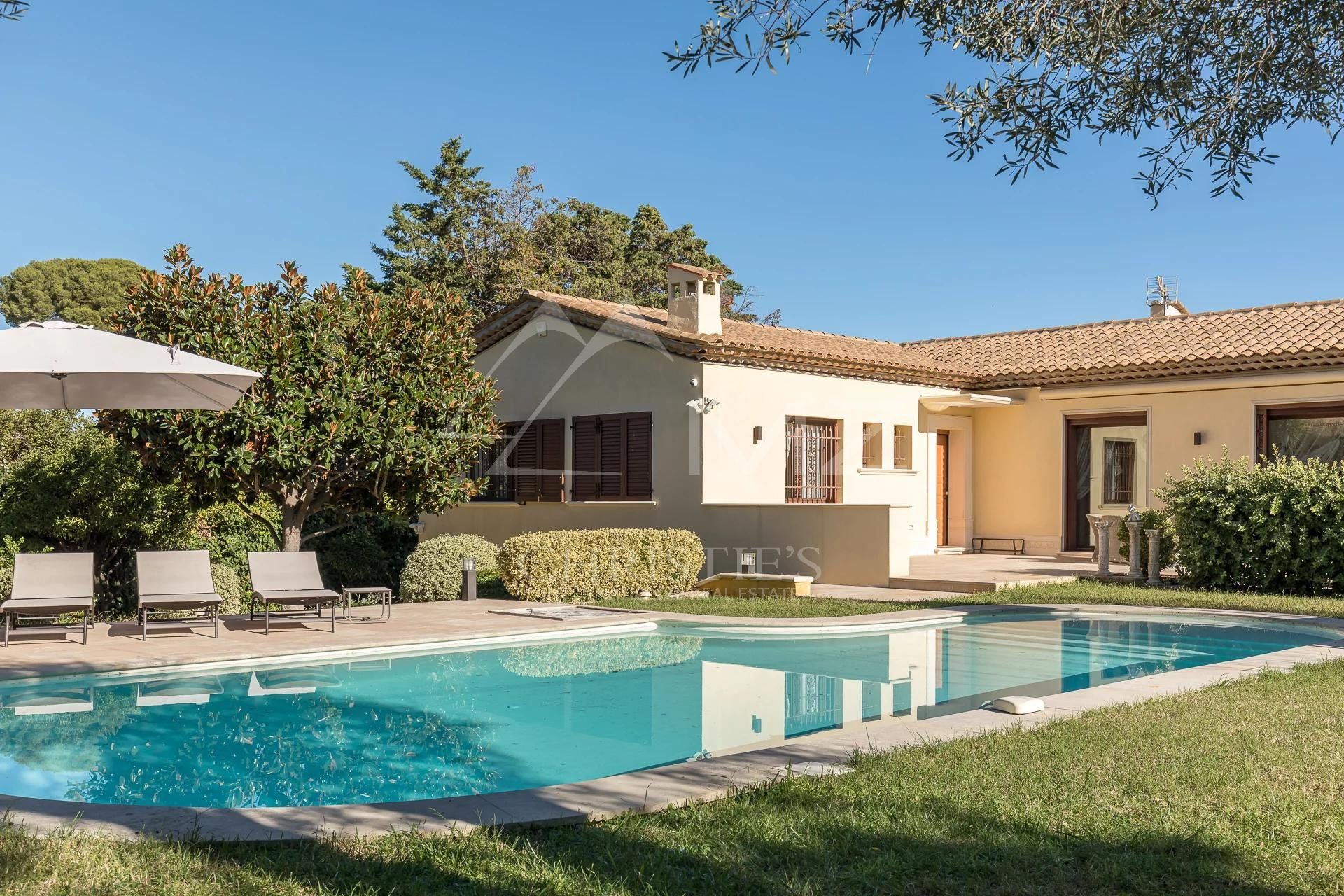 سكني في Antibes, Alpes-Maritimes 11175438