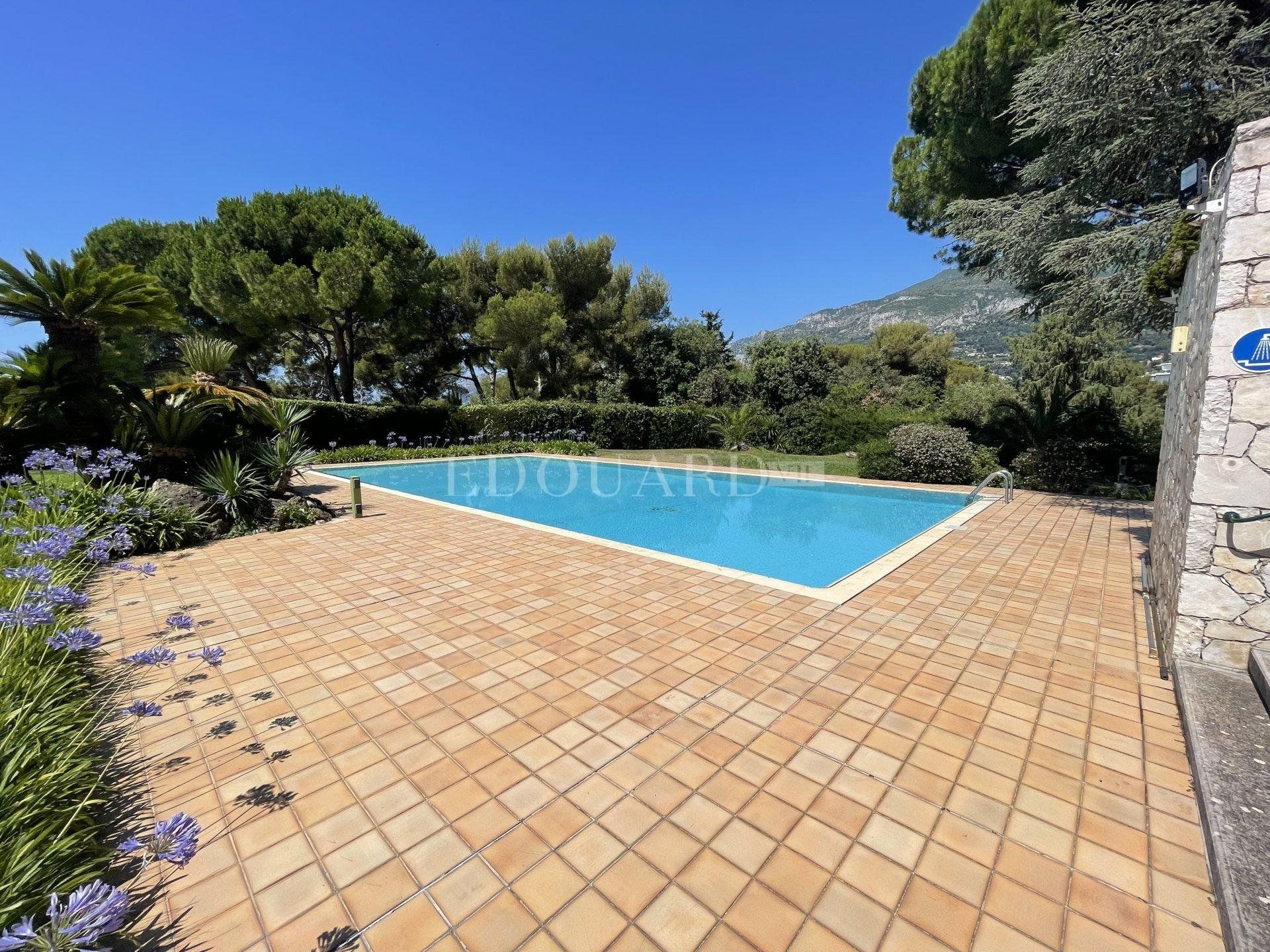 Condominio en Roquebrune-Cap-Martin, Provence-Alpes-Côte d'Azur 11176131