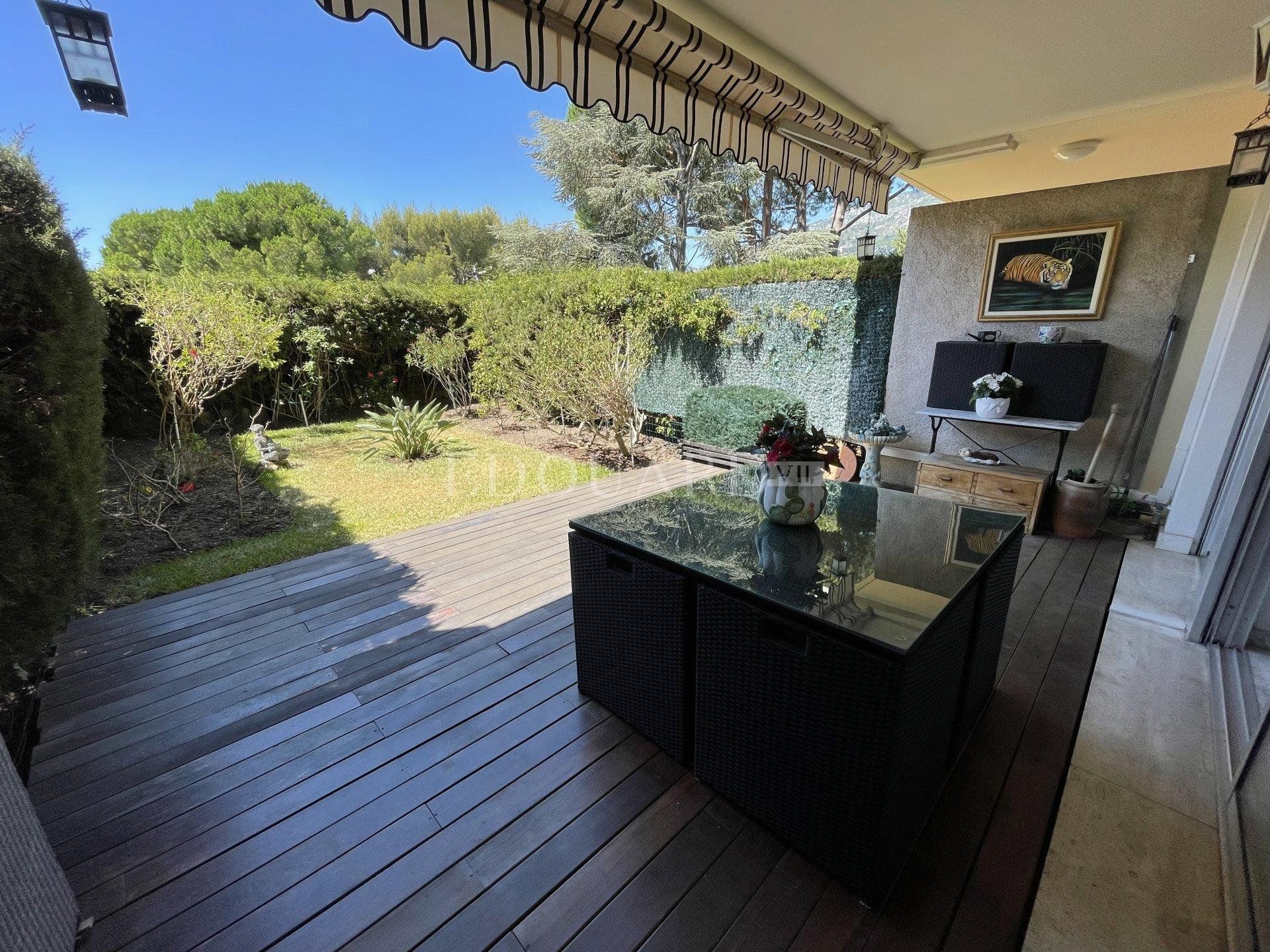 Condominio en Roquebrune-Cap-Martin, Provence-Alpes-Côte d'Azur 11176131