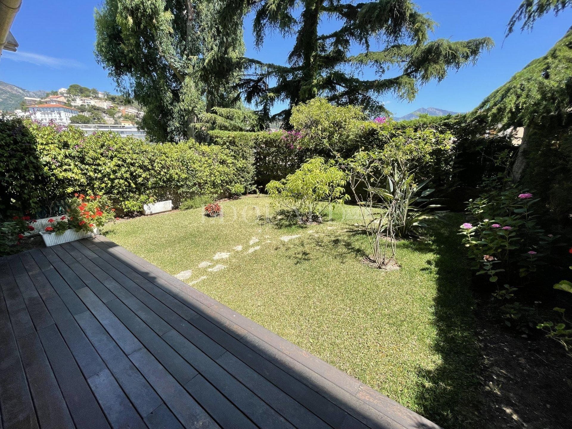 Condominio en Roquebrune-Cap-Martin, Provence-Alpes-Côte d'Azur 11176131