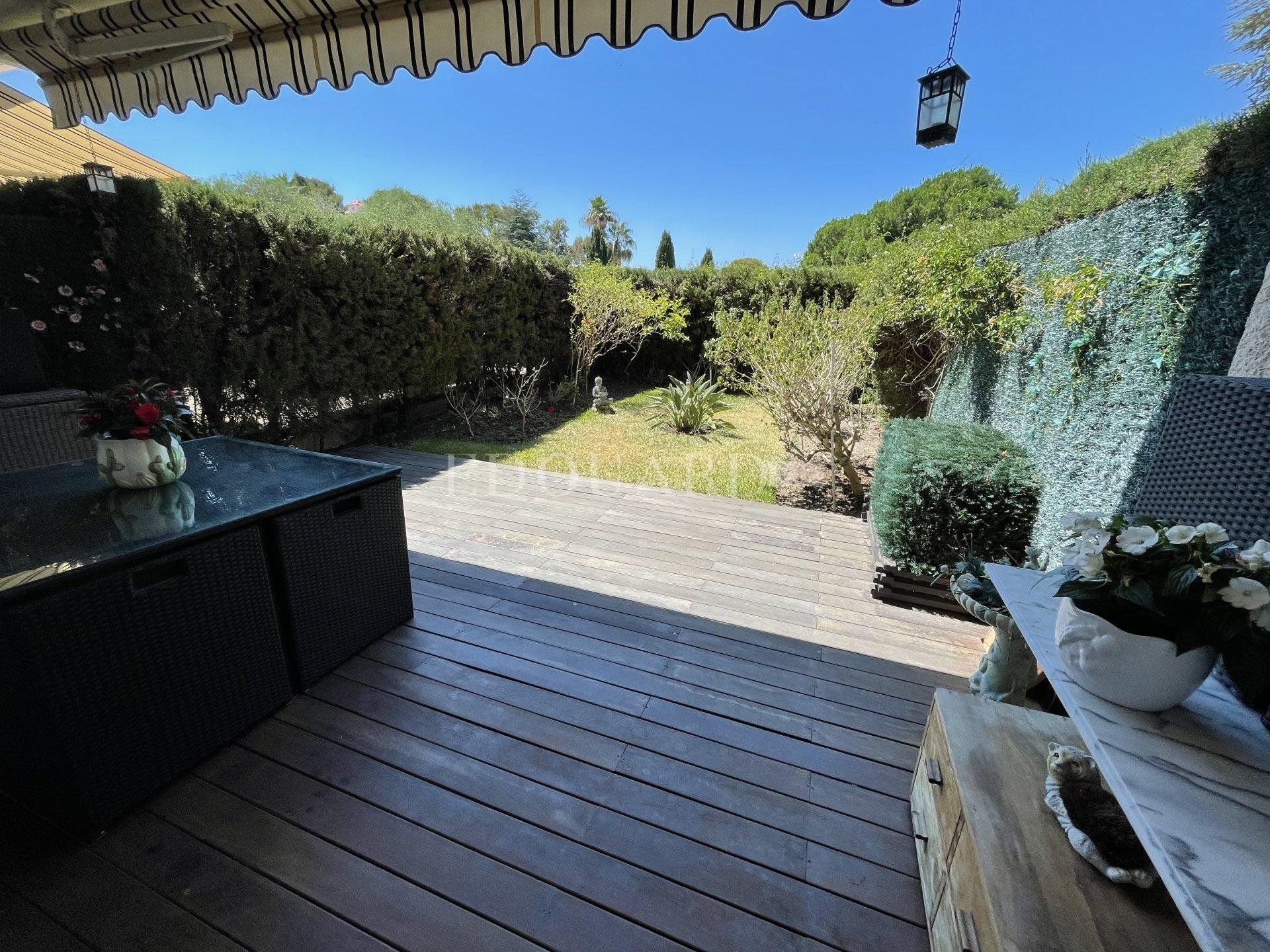 Condominio en Roquebrune-Cap-Martin, Provence-Alpes-Côte d'Azur 11176131