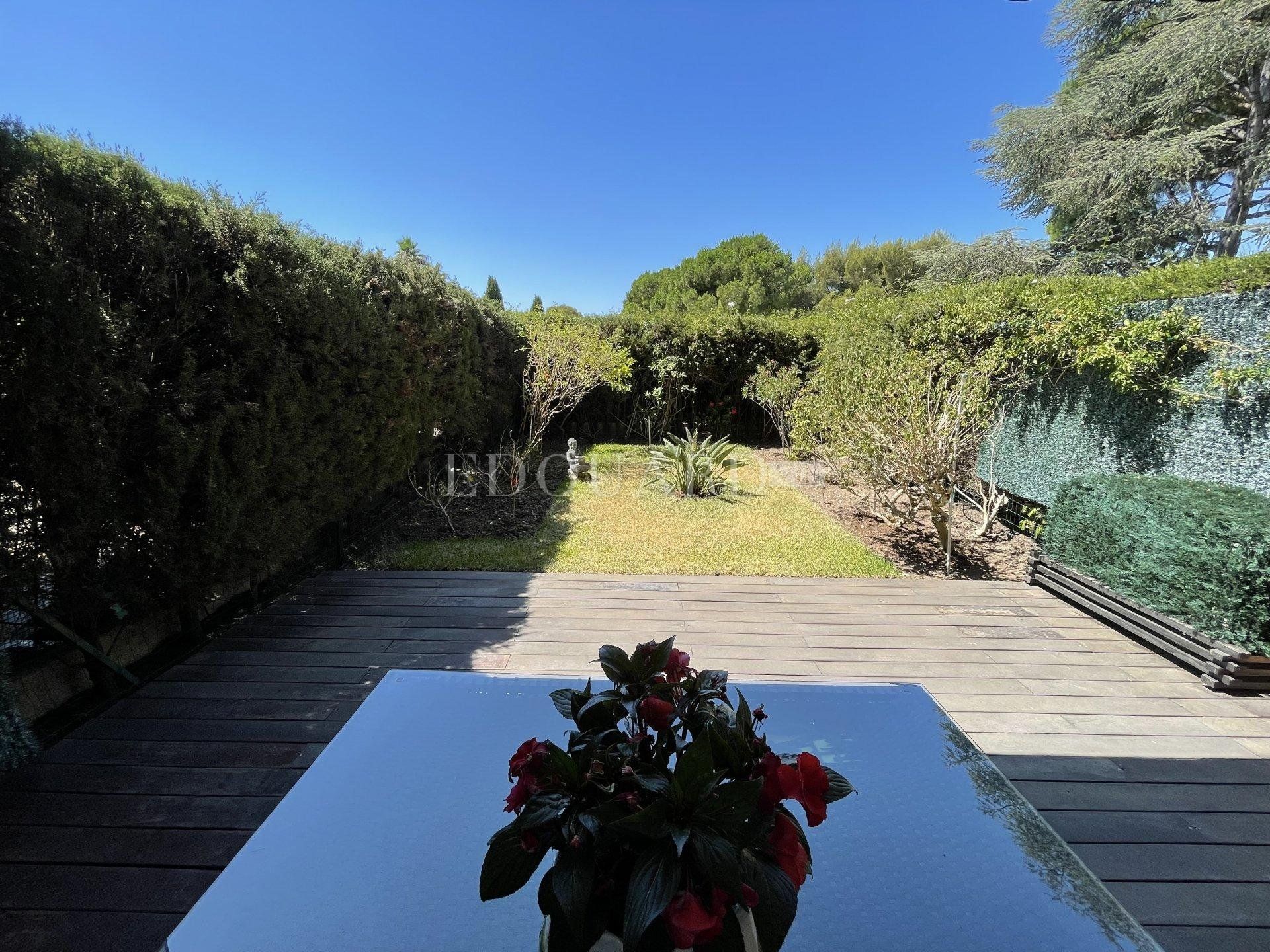 Condominio en Roquebrune-Cap-Martin, Provence-Alpes-Côte d'Azur 11176131