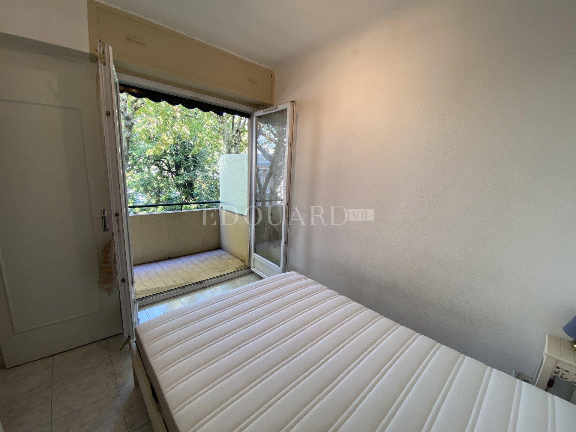 Condominium in Menton, Provence-Alpes-Côte d'Azur 11176145