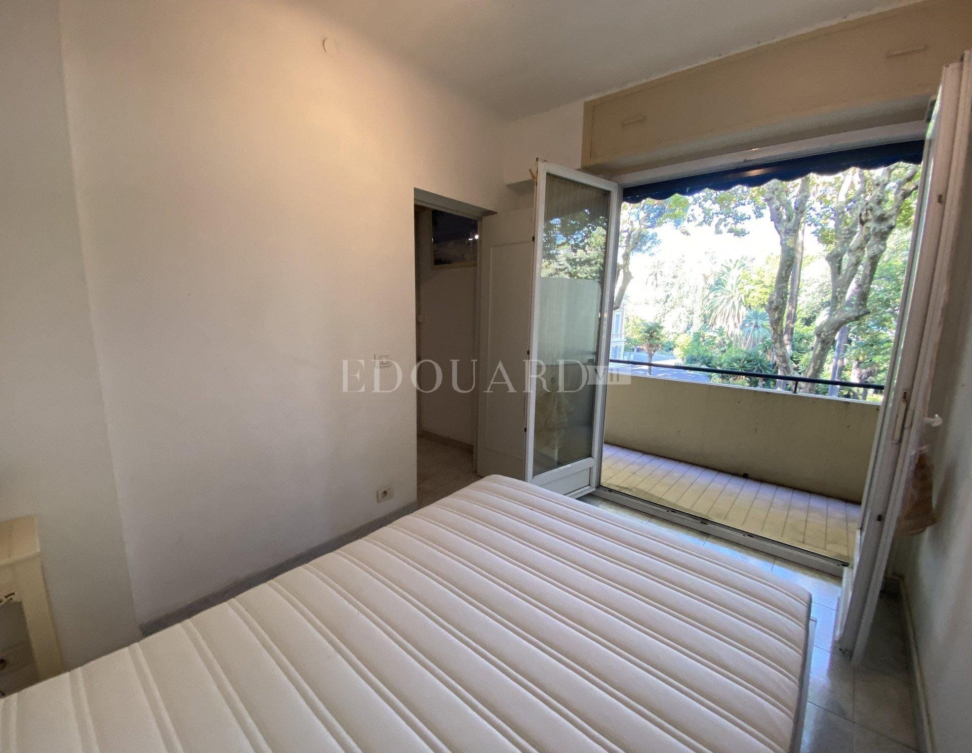 Condominium in Menton, Provence-Alpes-Côte d'Azur 11176145