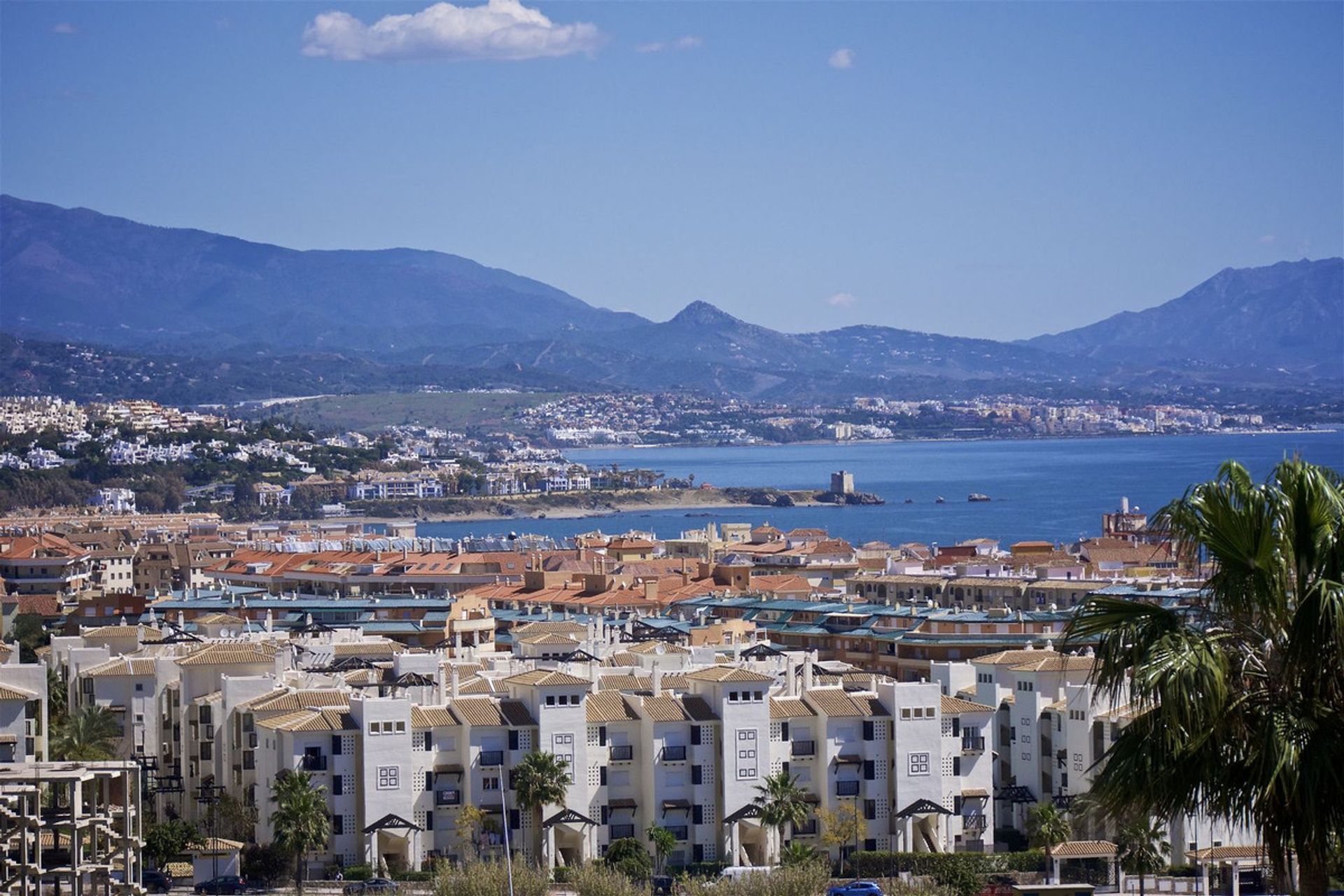 بيت في Puerto de la Duquesa, Andalusia 11176288