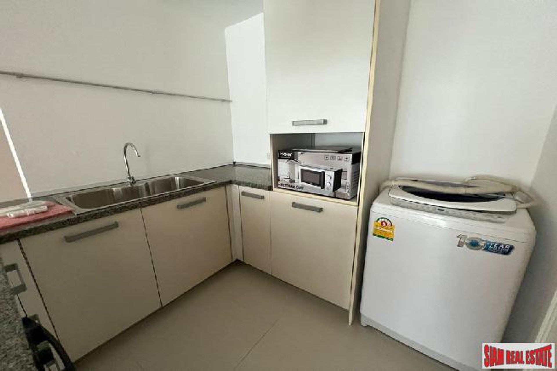 Condominium in Watthana, Krung Thep Maha Nakhon 11176737