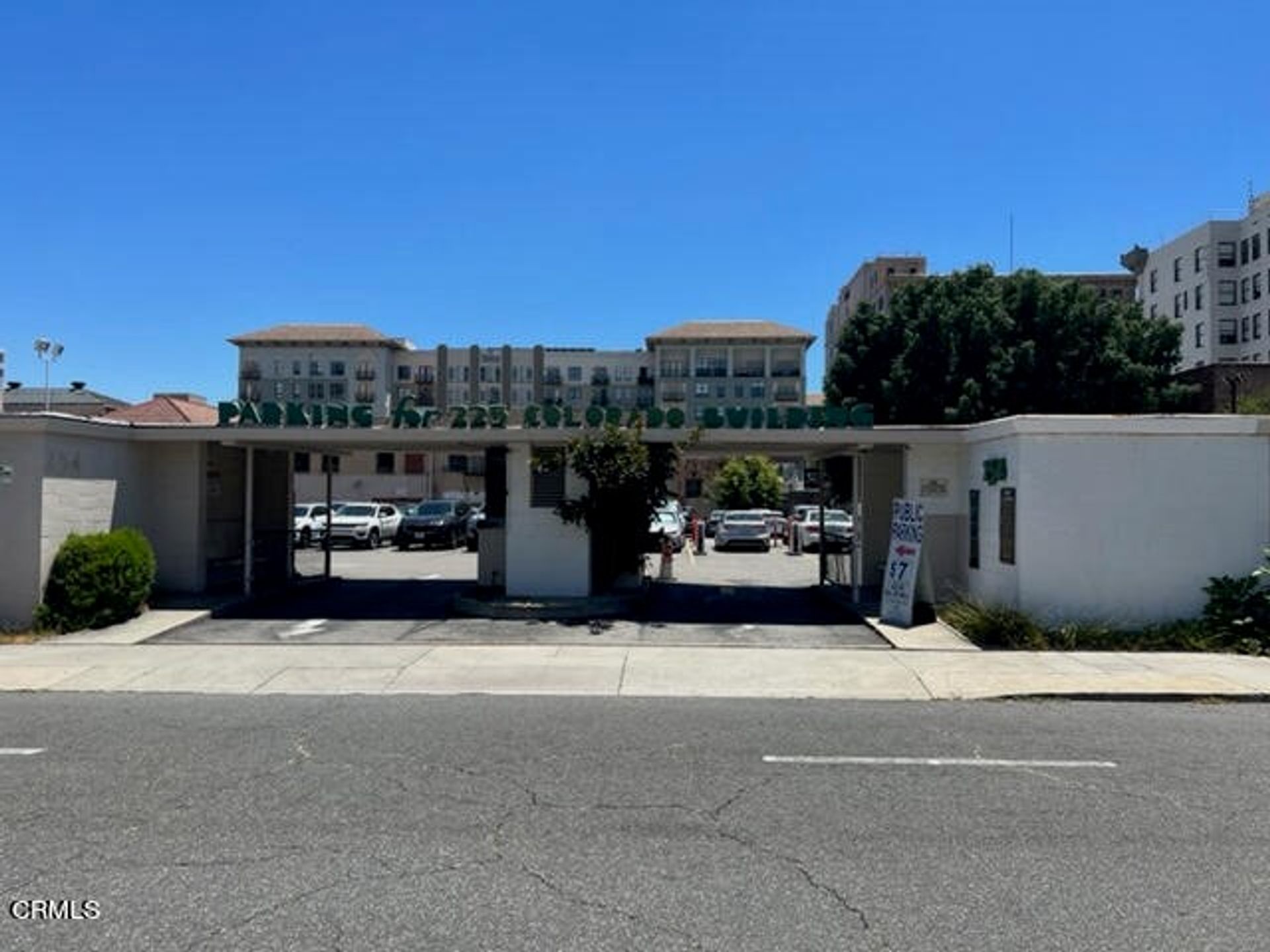 Commercial in Pasadena, California 11177402