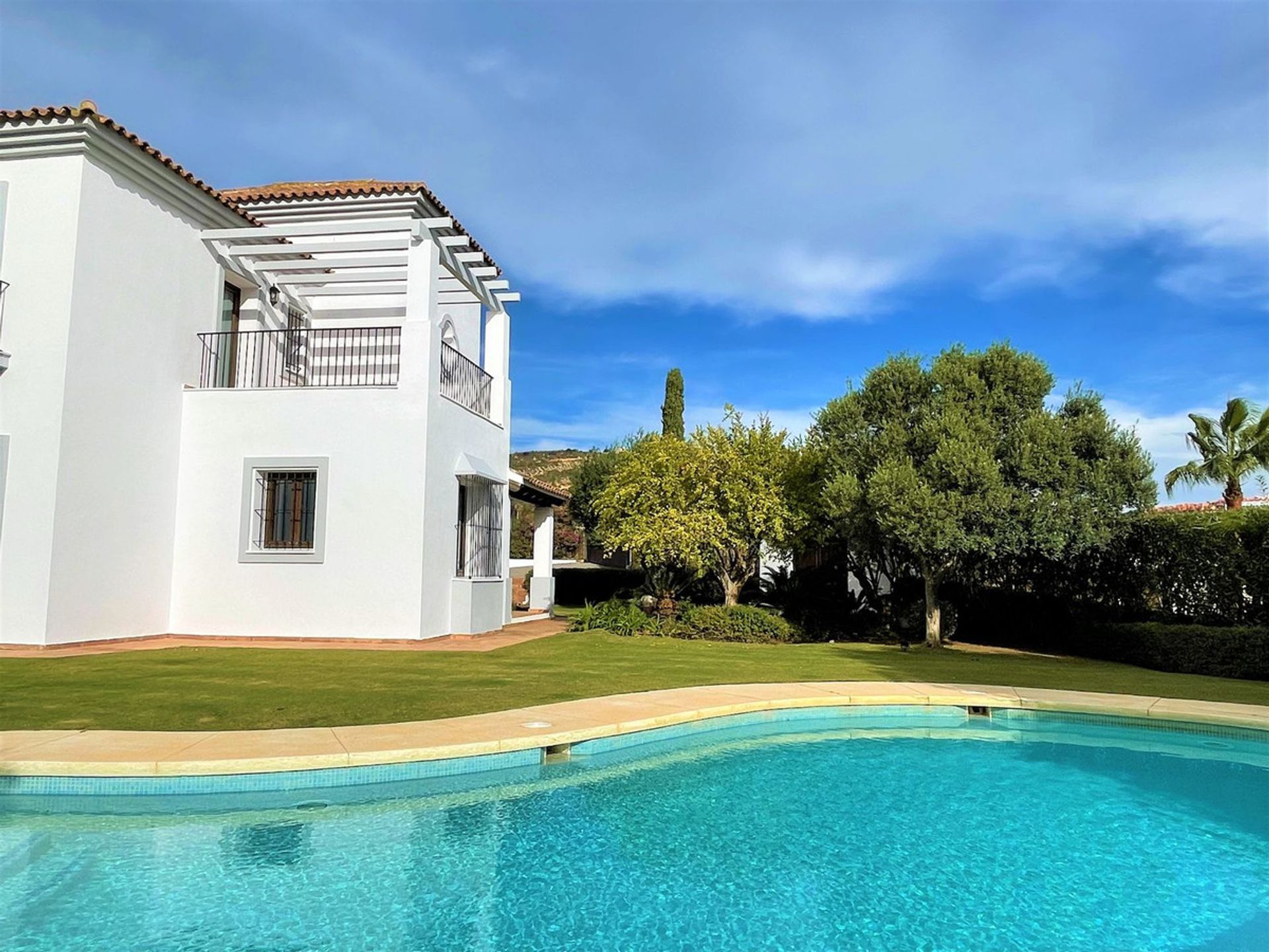 Casa nel Puerto de la Duquesa, Andalusia 11178642