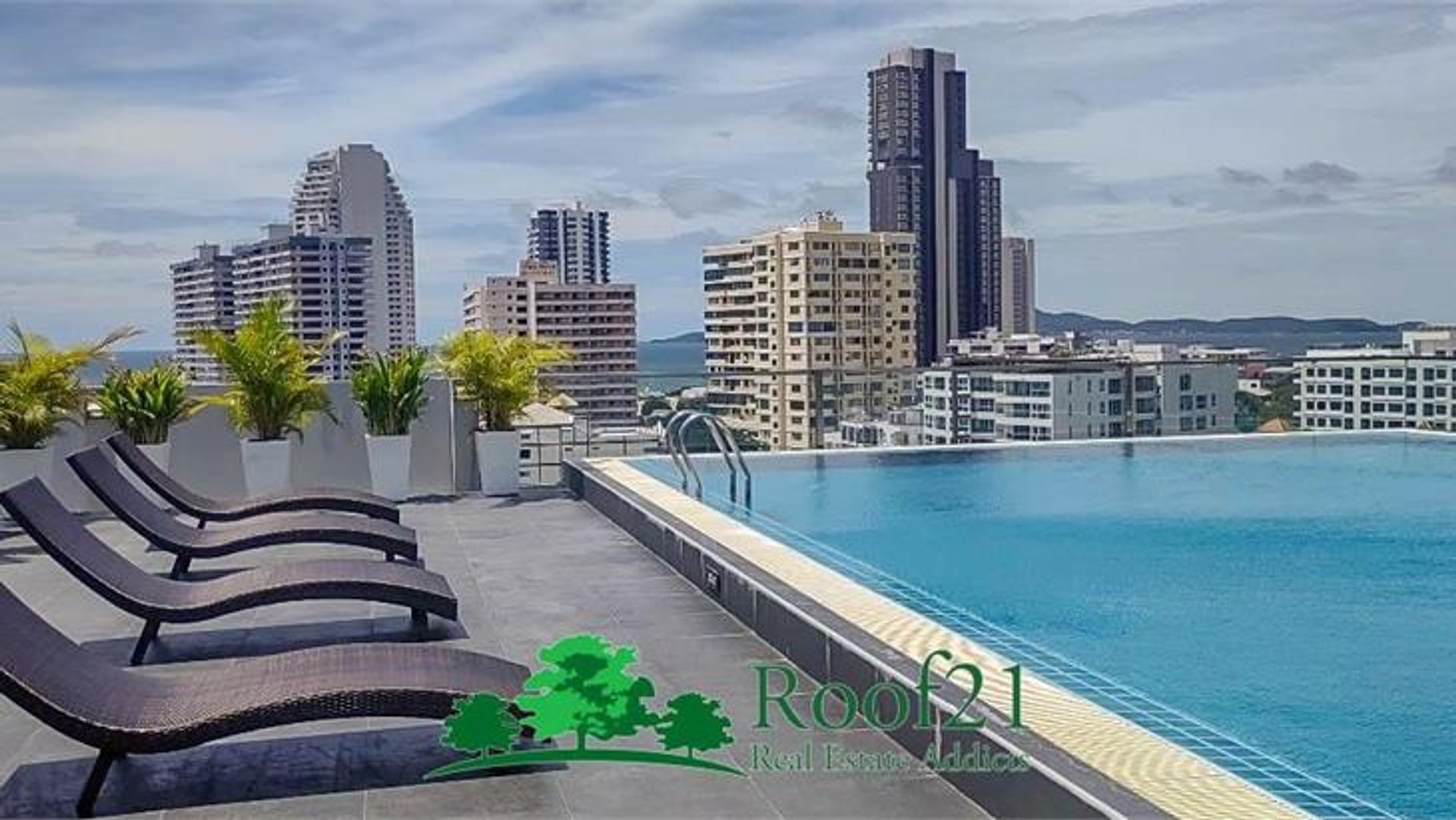 Condominium in Ban Laem Mai Ruak, Chon Buri 11178945