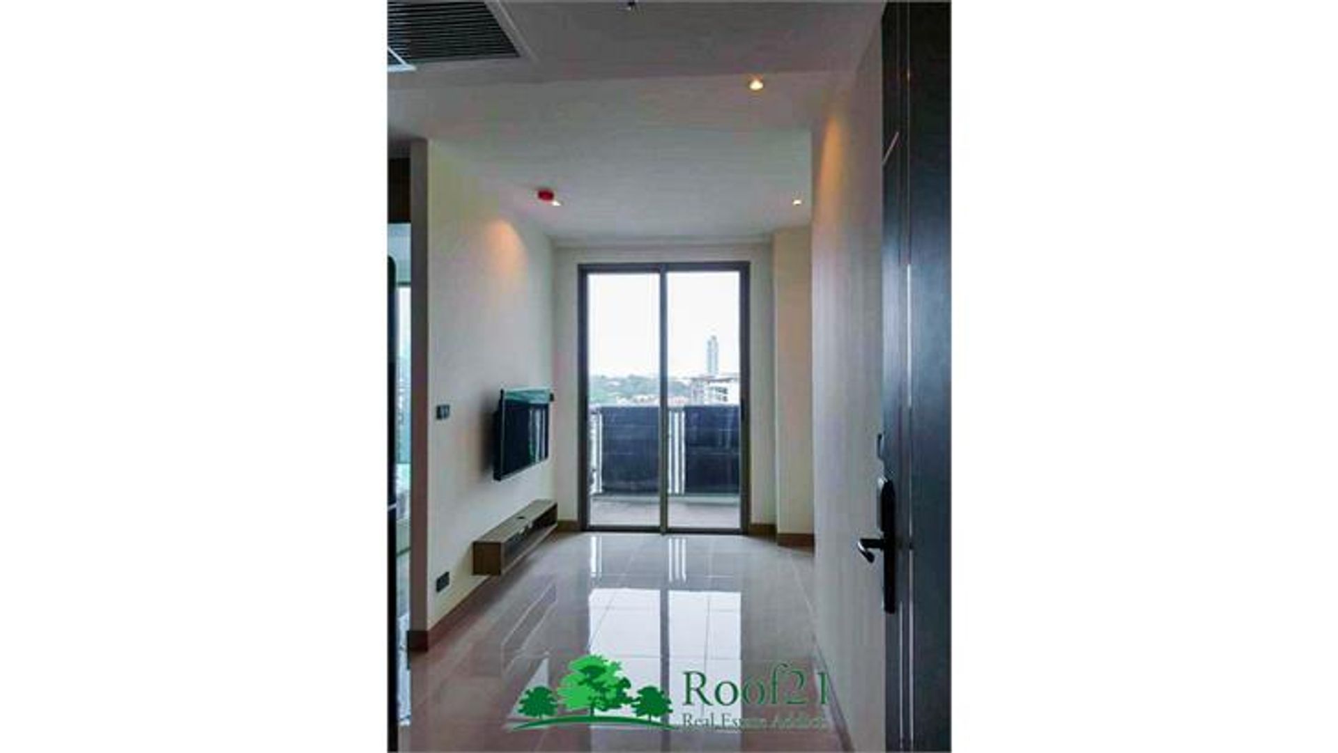 Condominium in Ban Laem Mai Ruak, Chon Buri 11178978