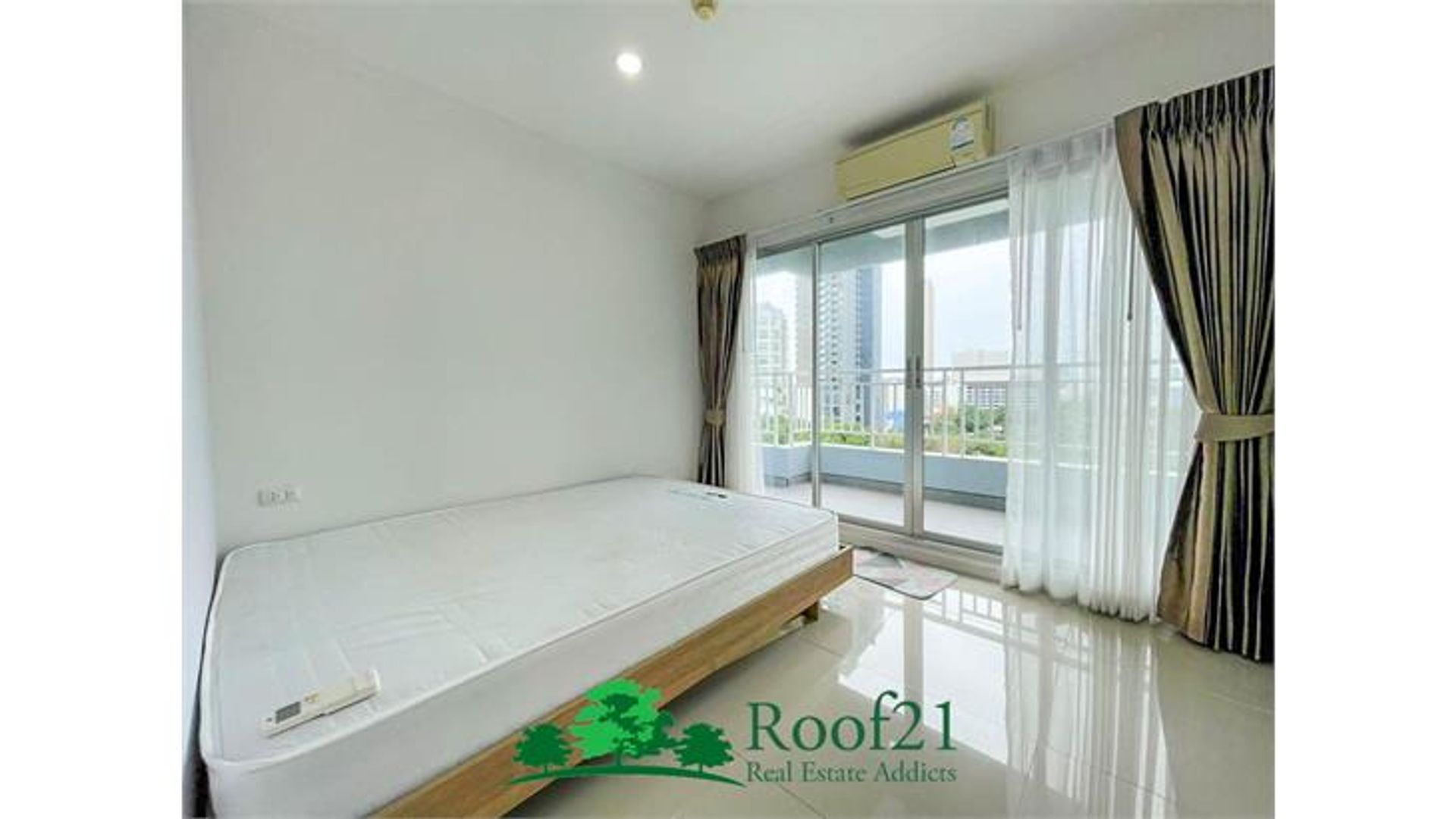 Condominium in Ban Nong Makok, Chon Buri 11179029