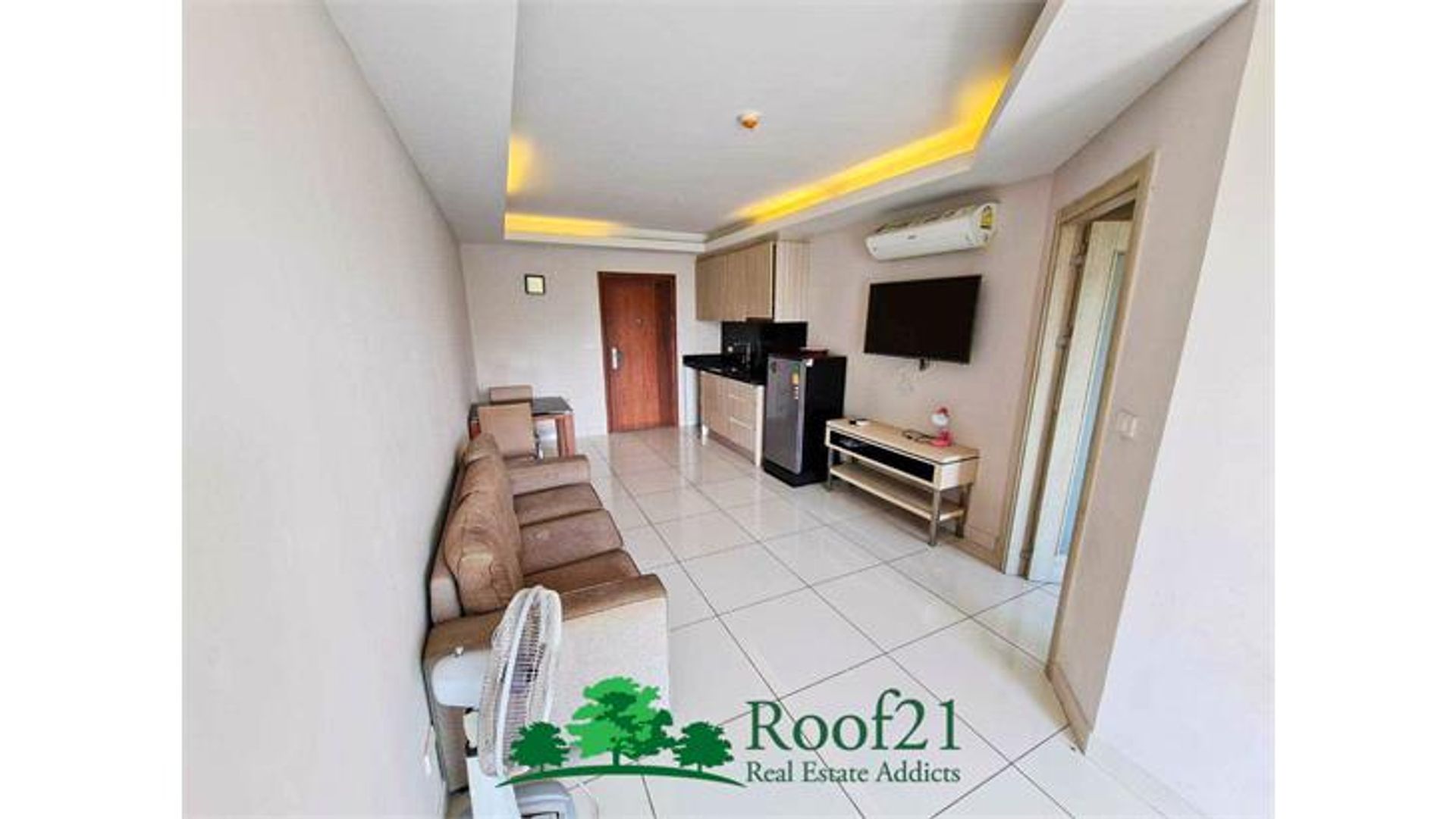 Condominium in Ban Laem Mai Ruak, Chon Buri 11179041