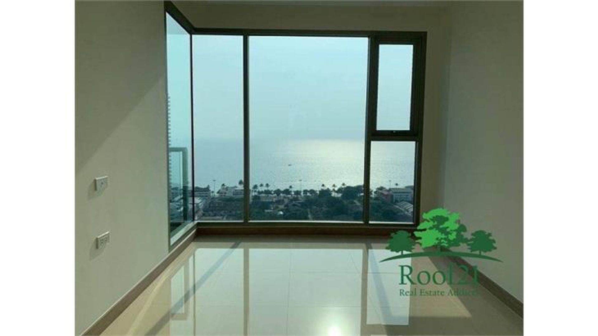 Condominium in Ban Thung Kha, Chon Buri 11179507