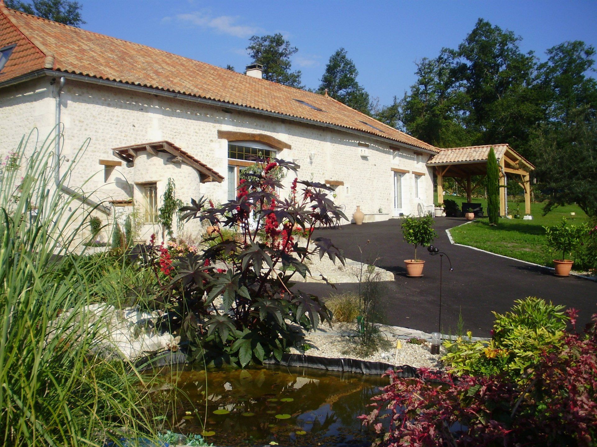 Residential in Montmoreau, Nouvelle-Aquitaine 11179633