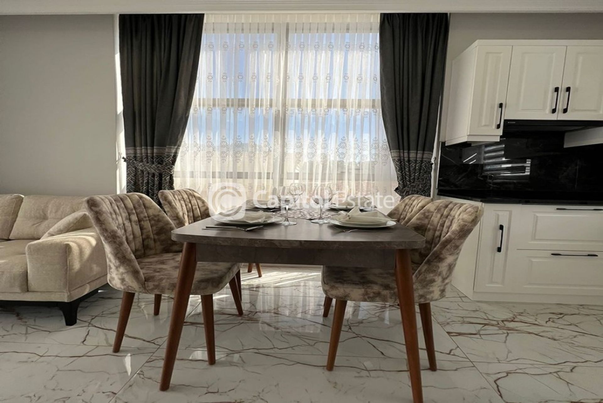 Condominio en Oba, Antalya 11180380