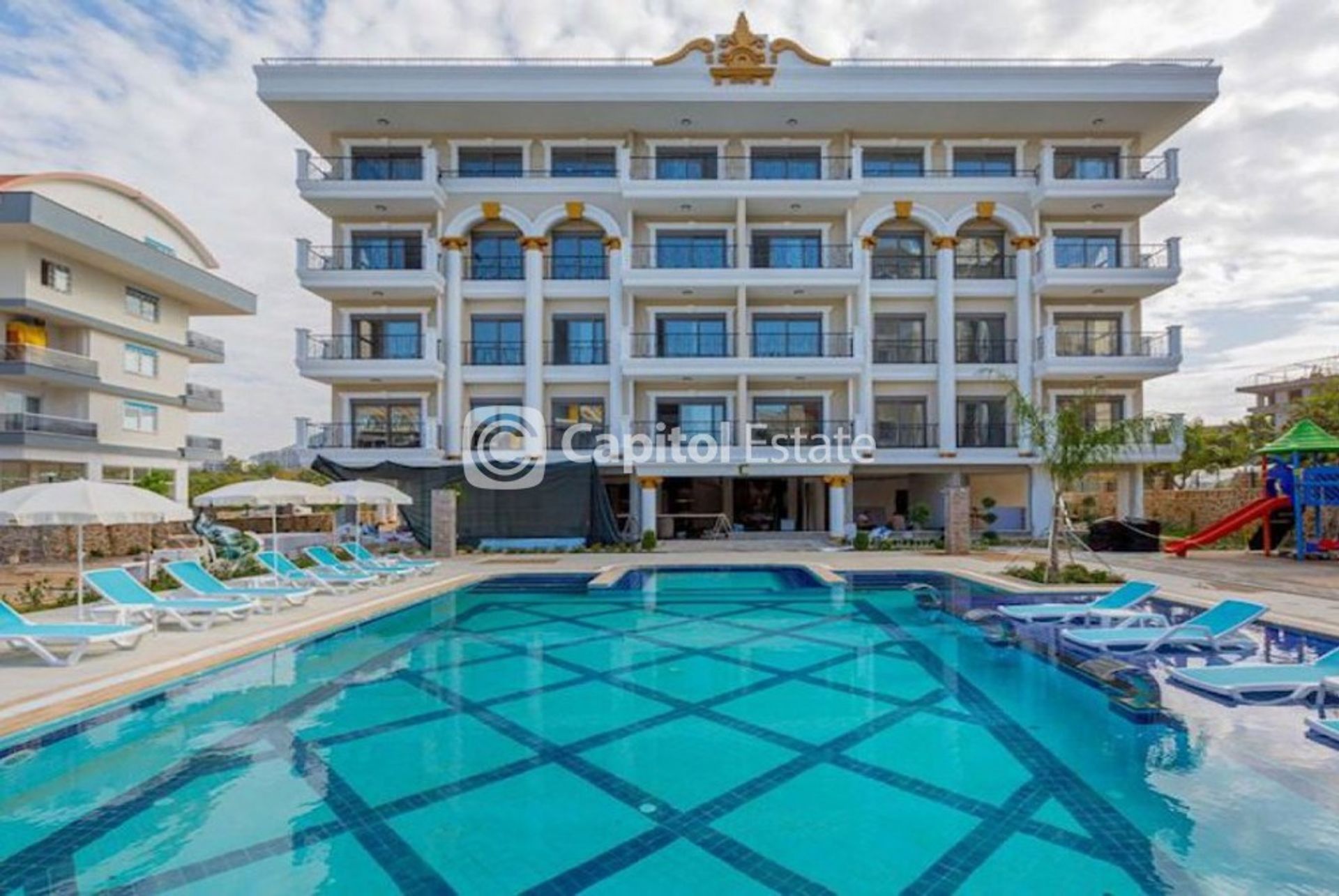 Condominio en Oba, Antalya 11180380