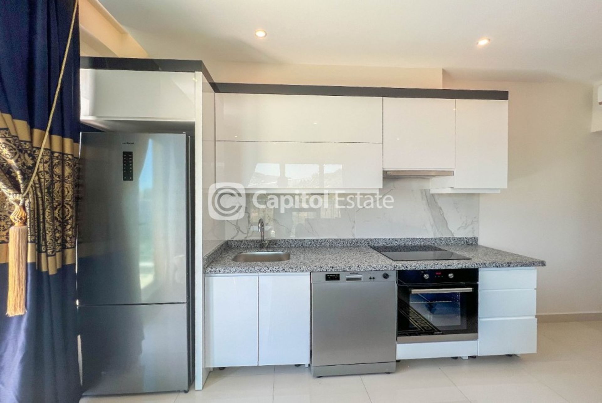 Condominium dans Mahmutlar, Antalya 11180422