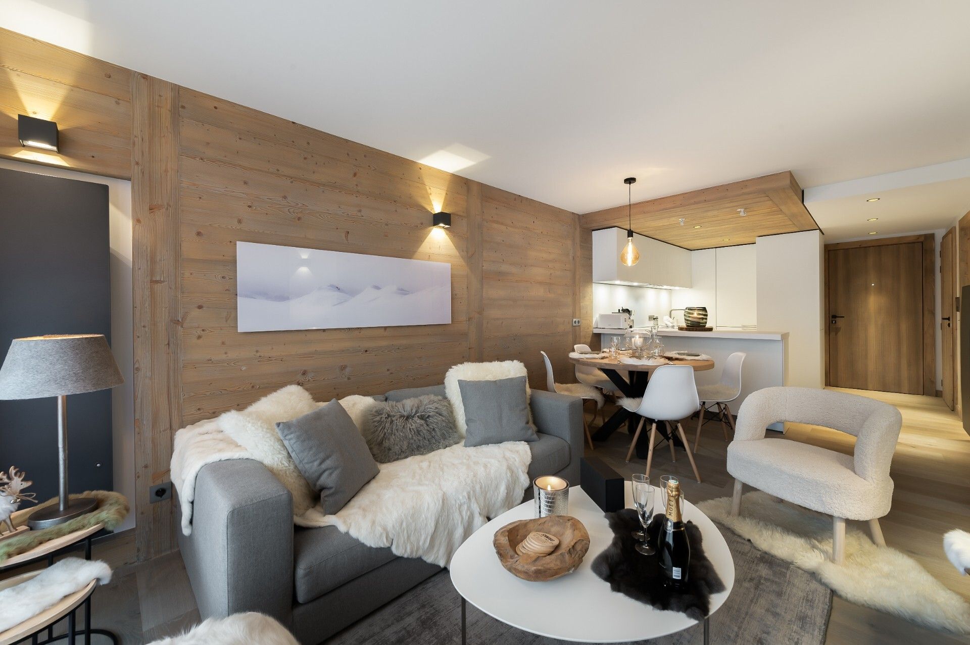 Condominium in Courchevel, Auvergne-Rhône-Alpes 11180445