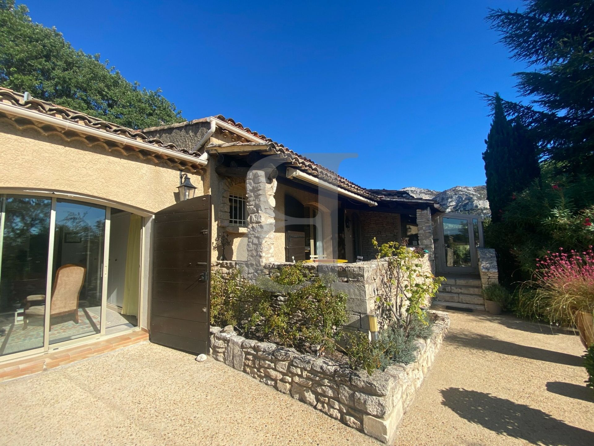 Huis in L'Isle-sur-la-Sorgue, Provence-Alpes-Côte d'Azur 11180449