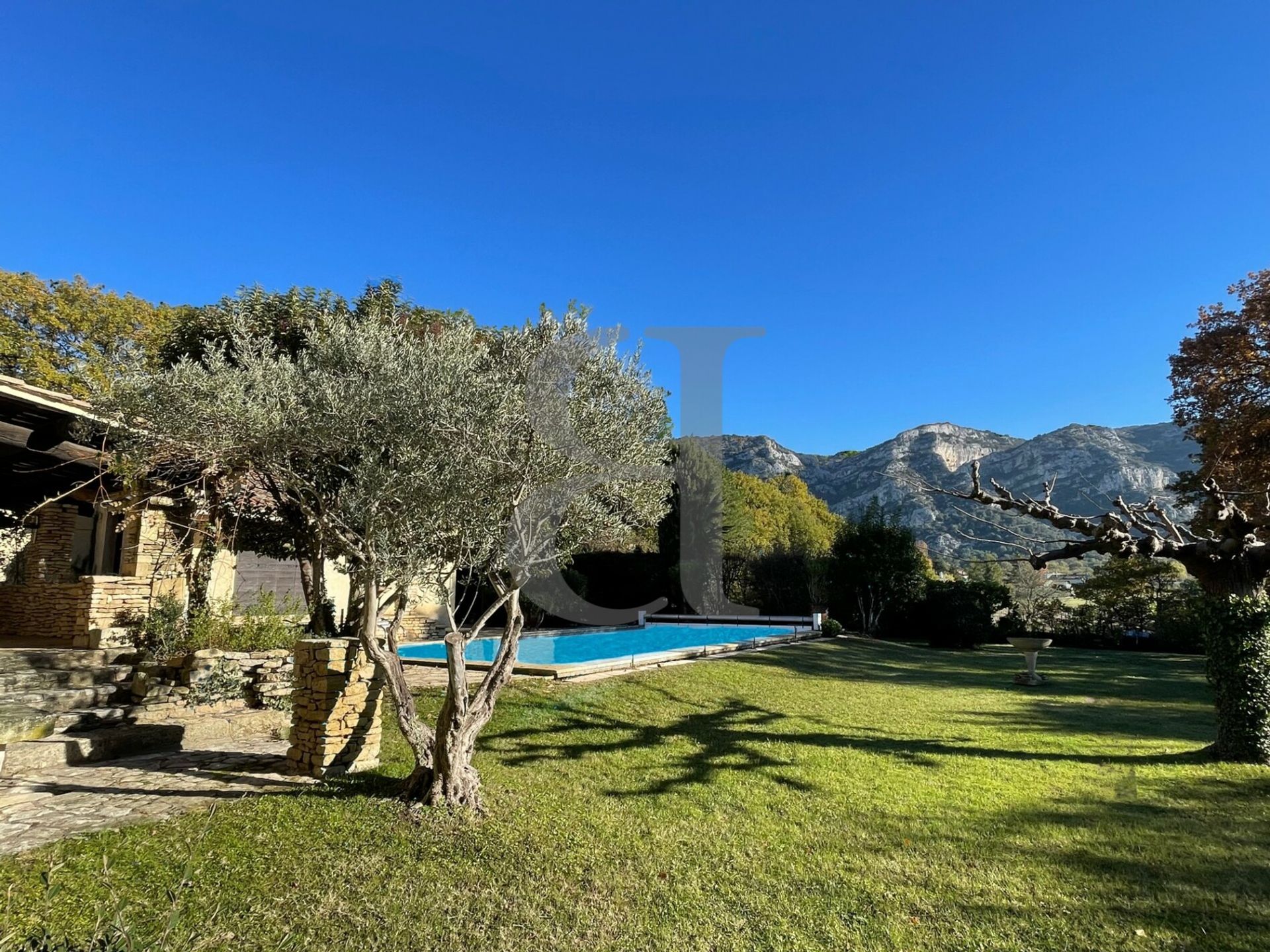 Hus i L'Isle-sur-la-Sorgue, Provence-Alpes-Cote d'Azur 11180449