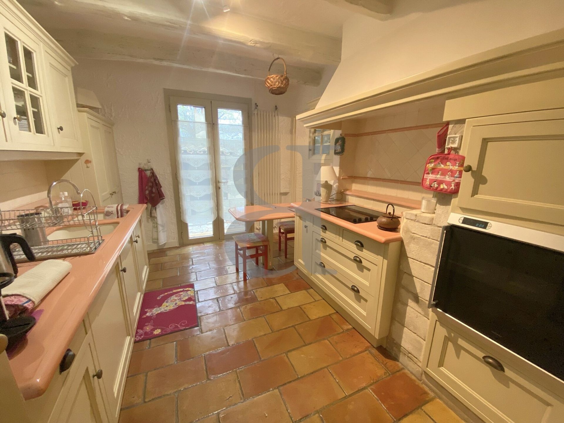 Huis in L'Isle-sur-la-Sorgue, Provence-Alpes-Côte d'Azur 11180449