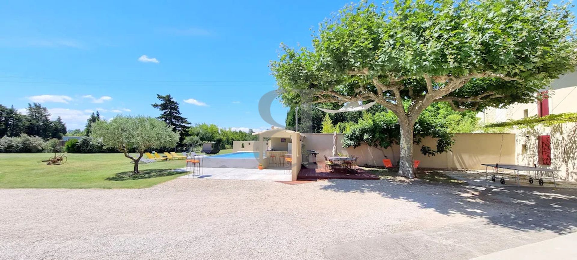 жилой дом в Althen-des-Paluds, Provence-Alpes-Cote d'Azur 11180454