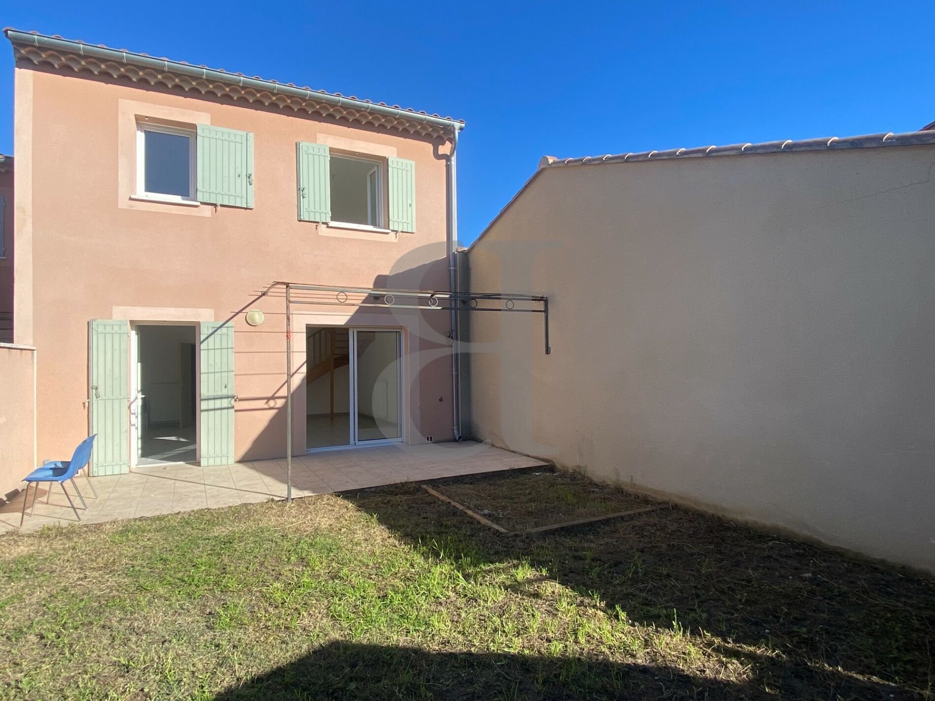 Huis in L'Isle-sur-la-Sorgue, Provence-Alpes-Côte d'Azur 11180468